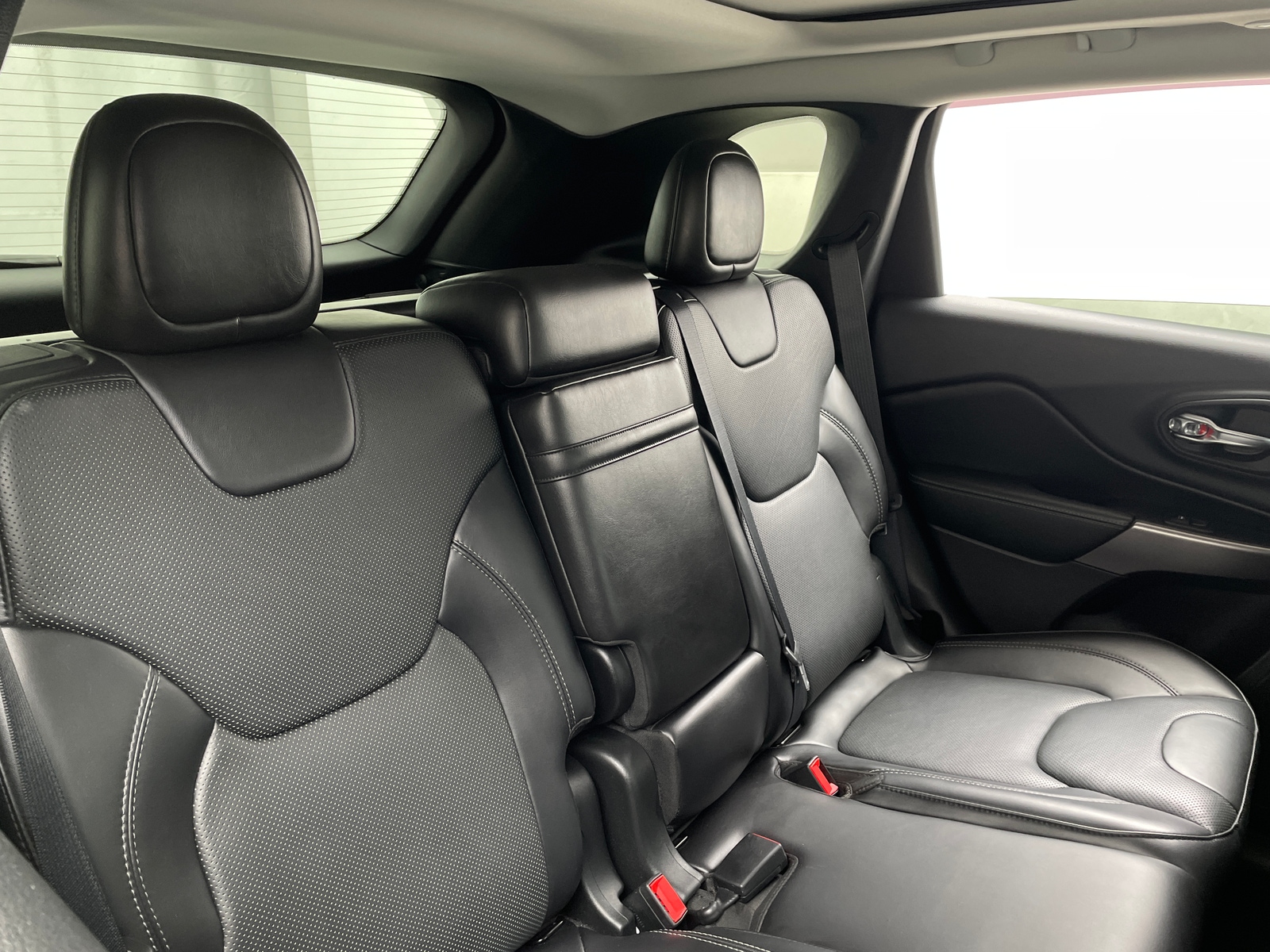 Thumbnail: 2019 Jeep Cherokee - 5