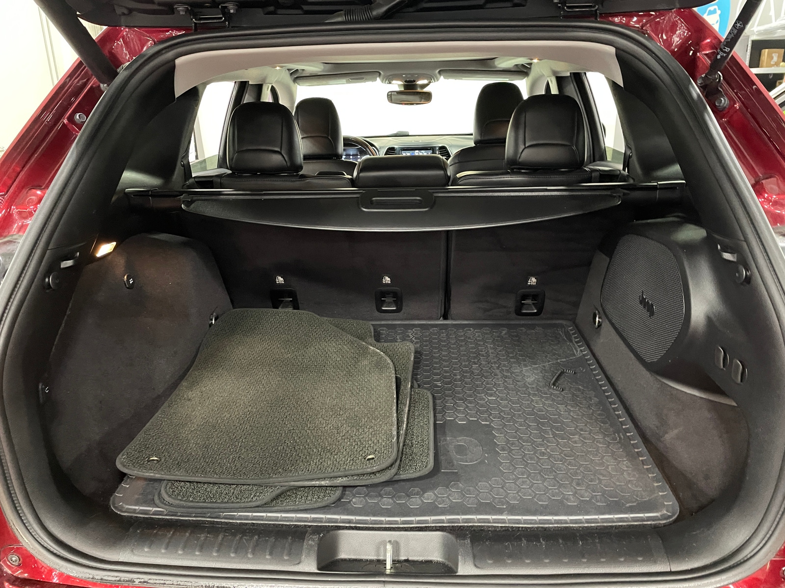 Thumbnail: 2019 Jeep Cherokee - 6