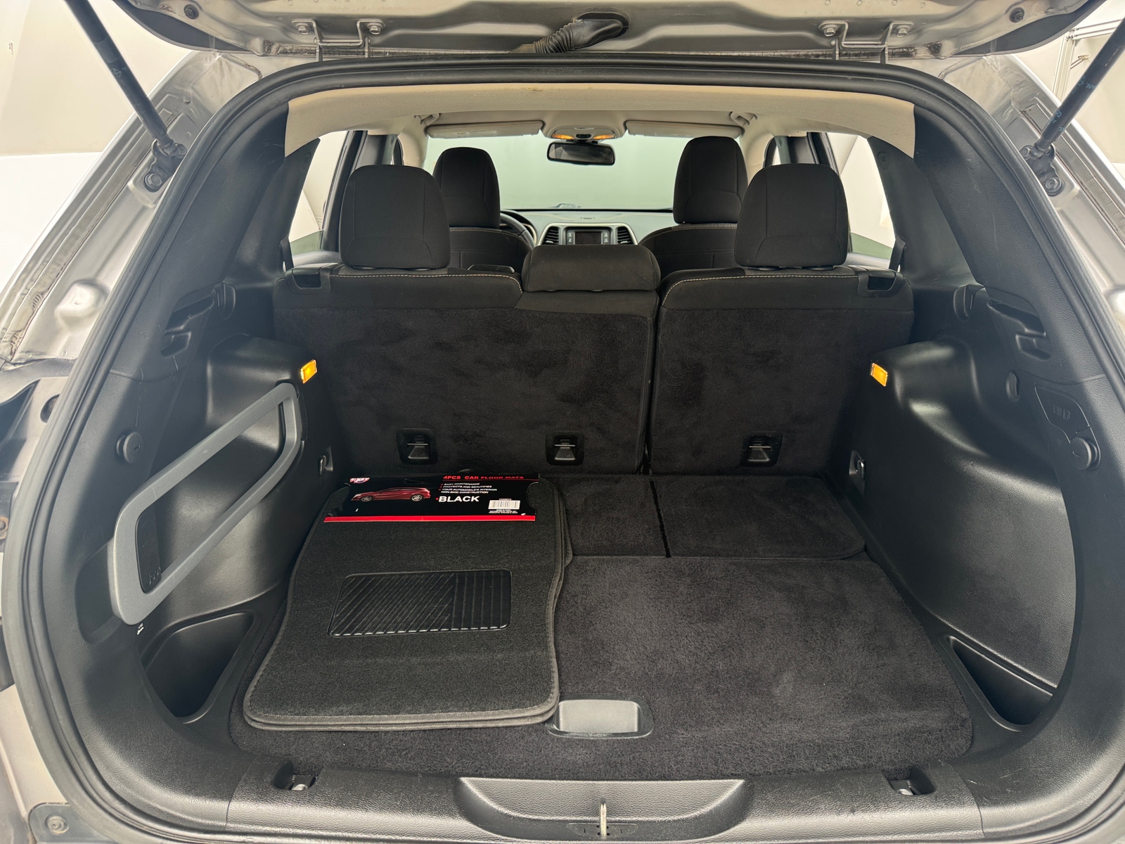 Thumbnail: 2016 Jeep Cherokee - 7