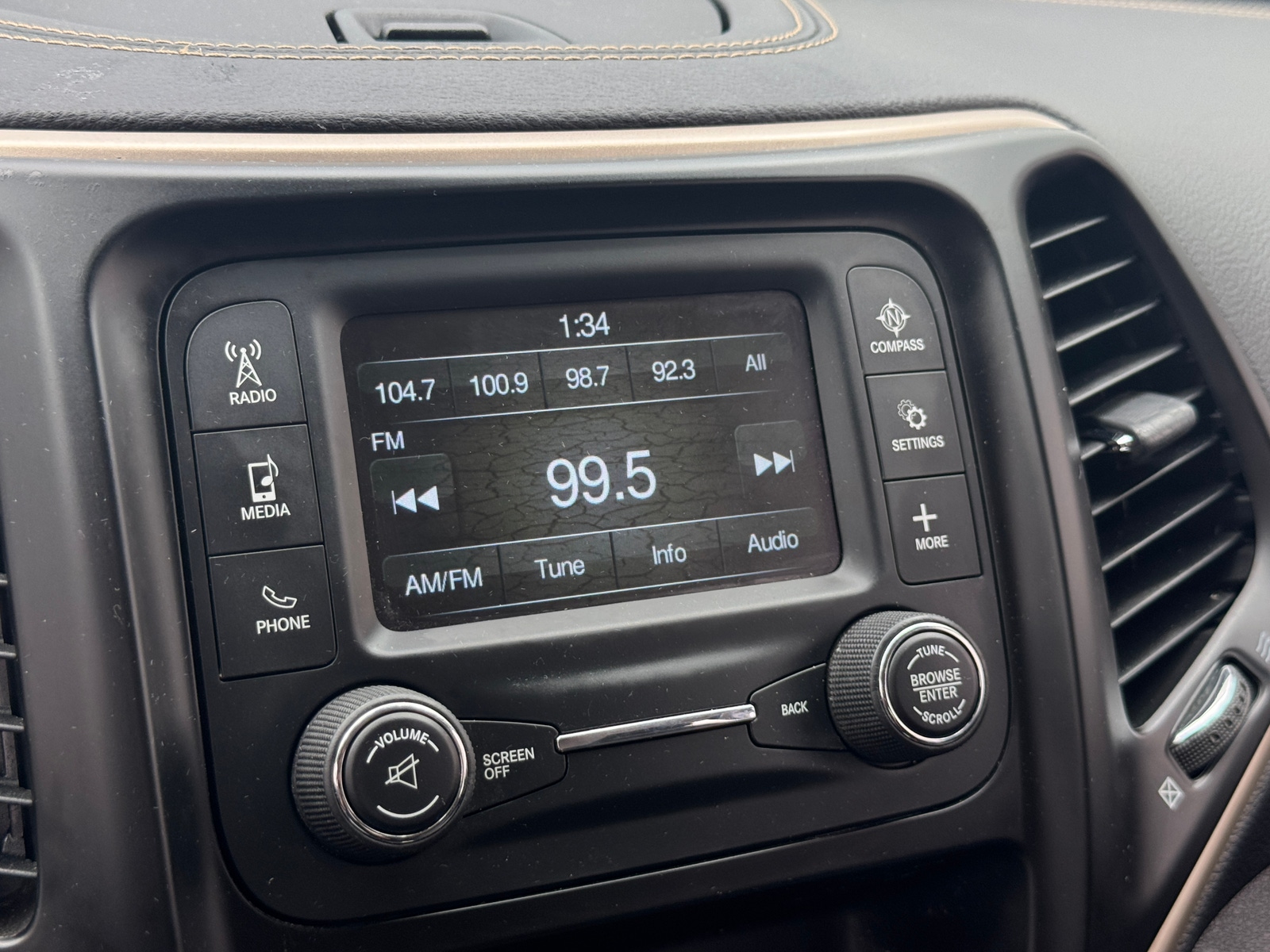 Thumbnail: 2016 Jeep Cherokee - 4