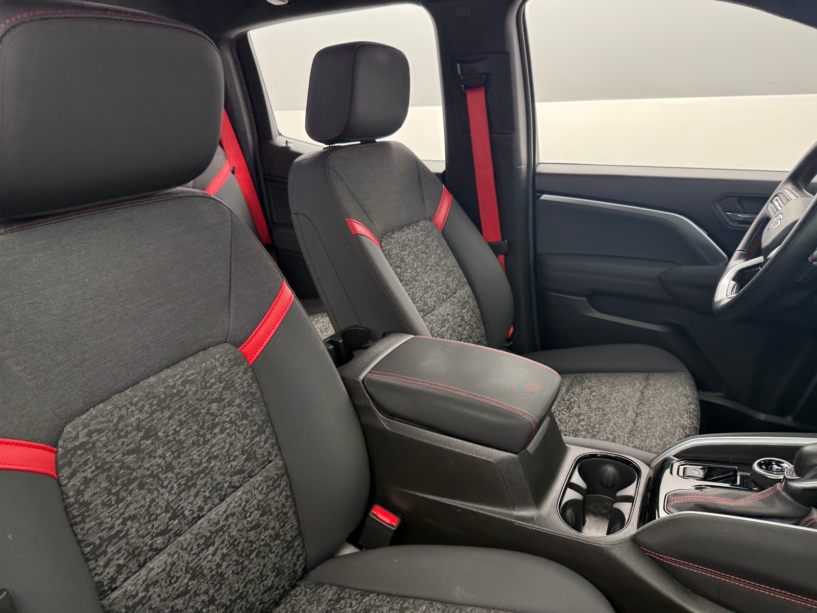 Thumbnail: 2024 Chevrolet Colorado - 2