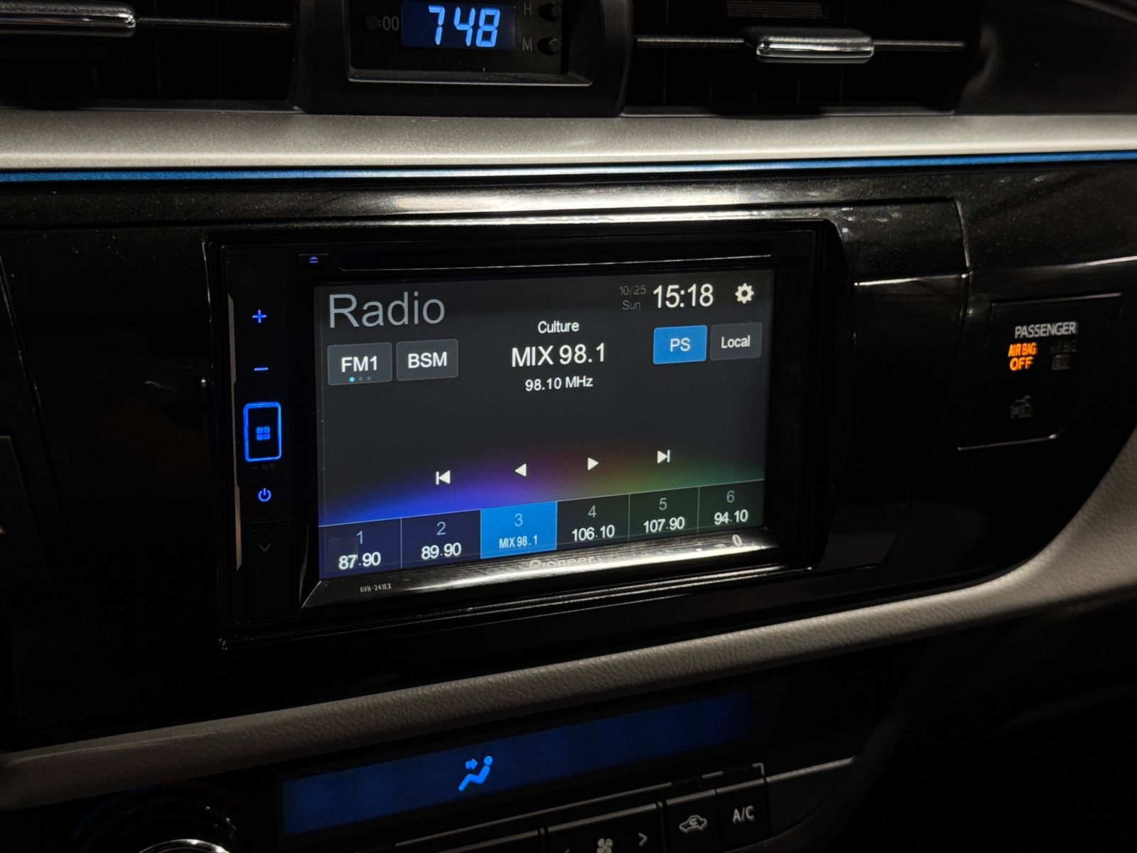 Thumbnail: 2014 Toyota Corolla - 4