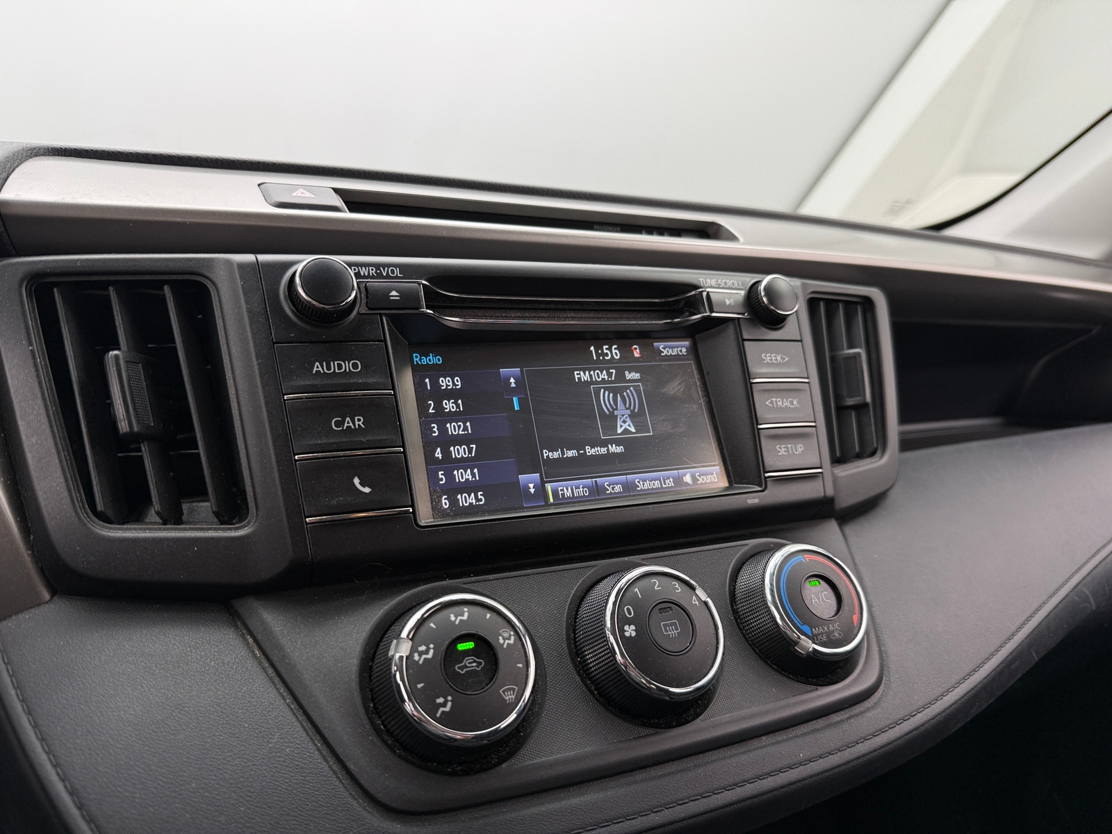 Thumbnail: 2018 Toyota RAV4 - 4