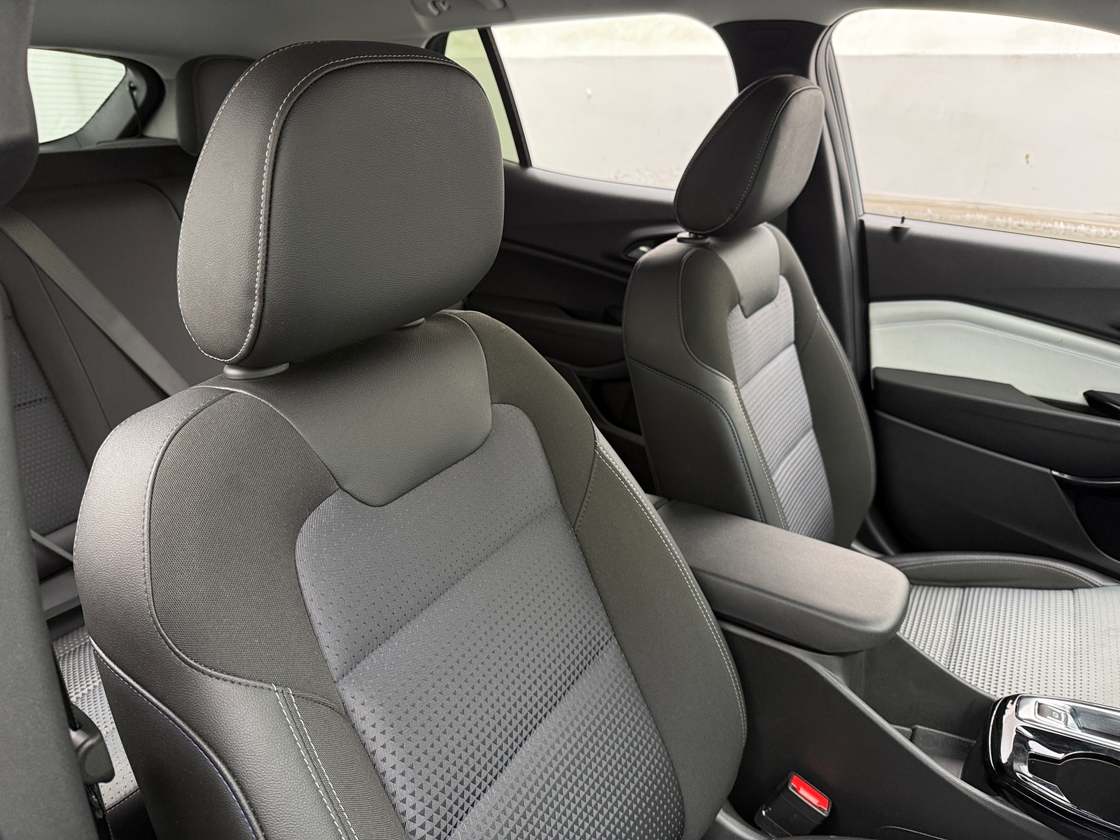 Thumbnail: 2025 Chevrolet Trax - 2