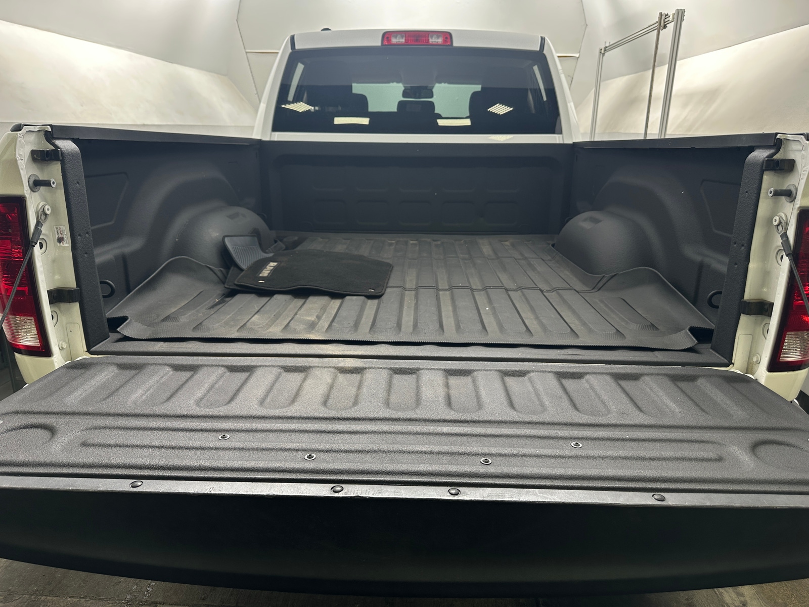 Thumbnail: 2019 RAM 1500 Classic - 6