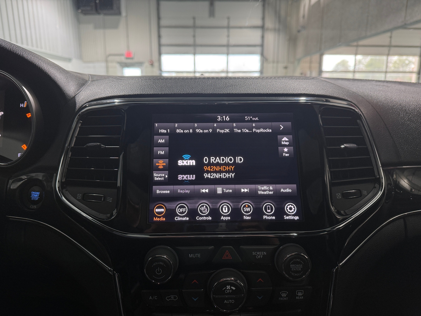 Thumbnail: 2020 Jeep Grand Cherokee - 3