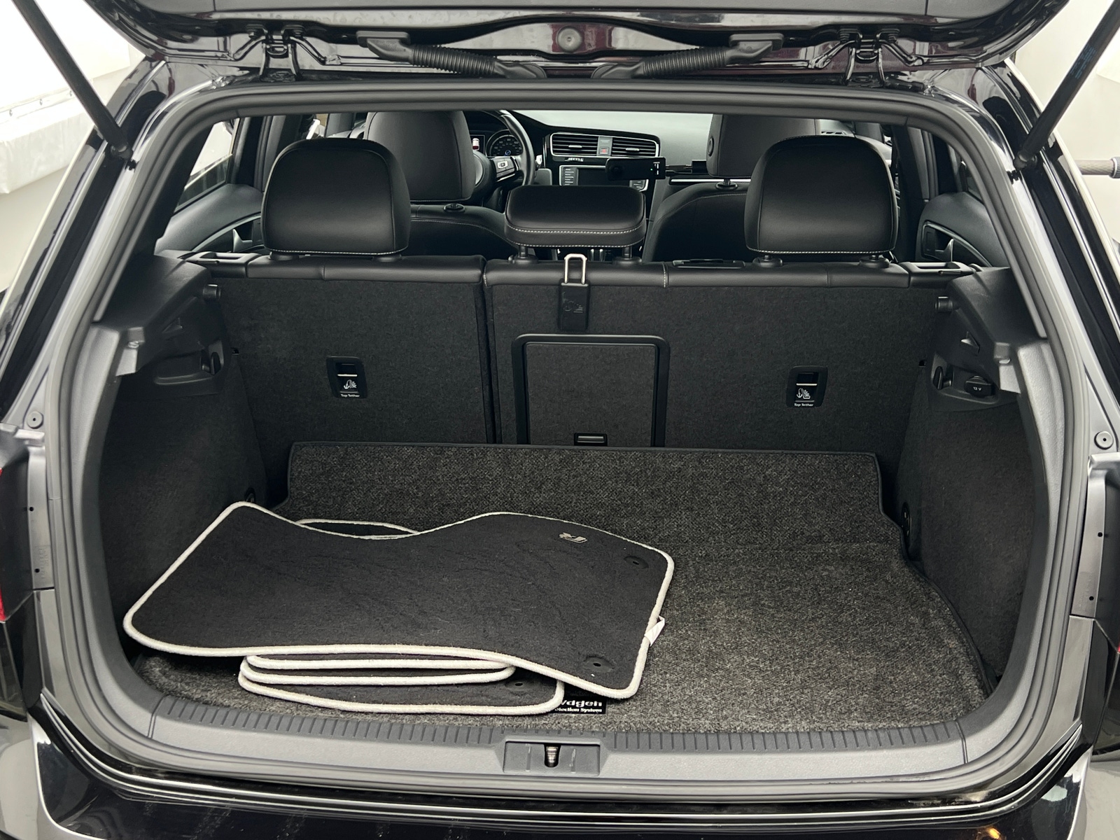 Thumbnail: 2017 Volkswagen Golf - 6