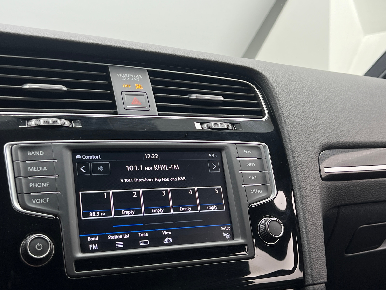 Thumbnail: 2017 Volkswagen Golf - 3