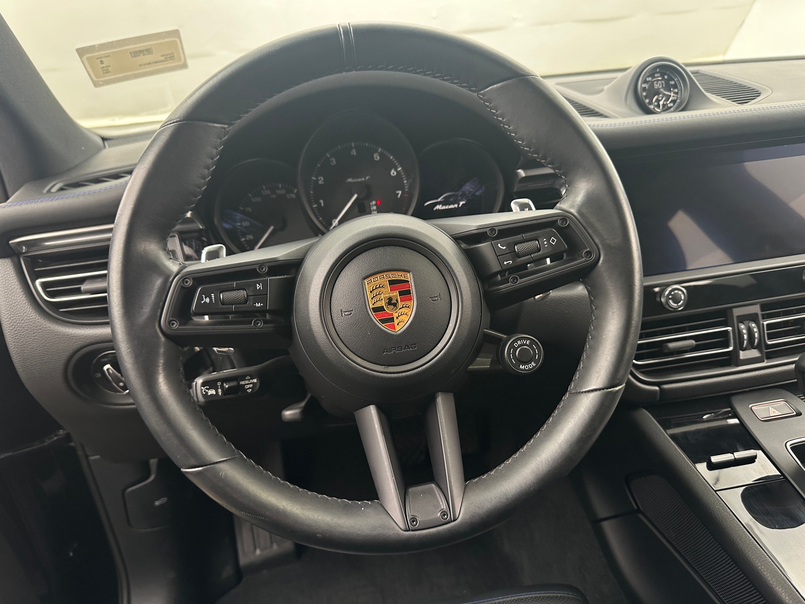 Thumbnail: 2023 Porsche Macan - 4