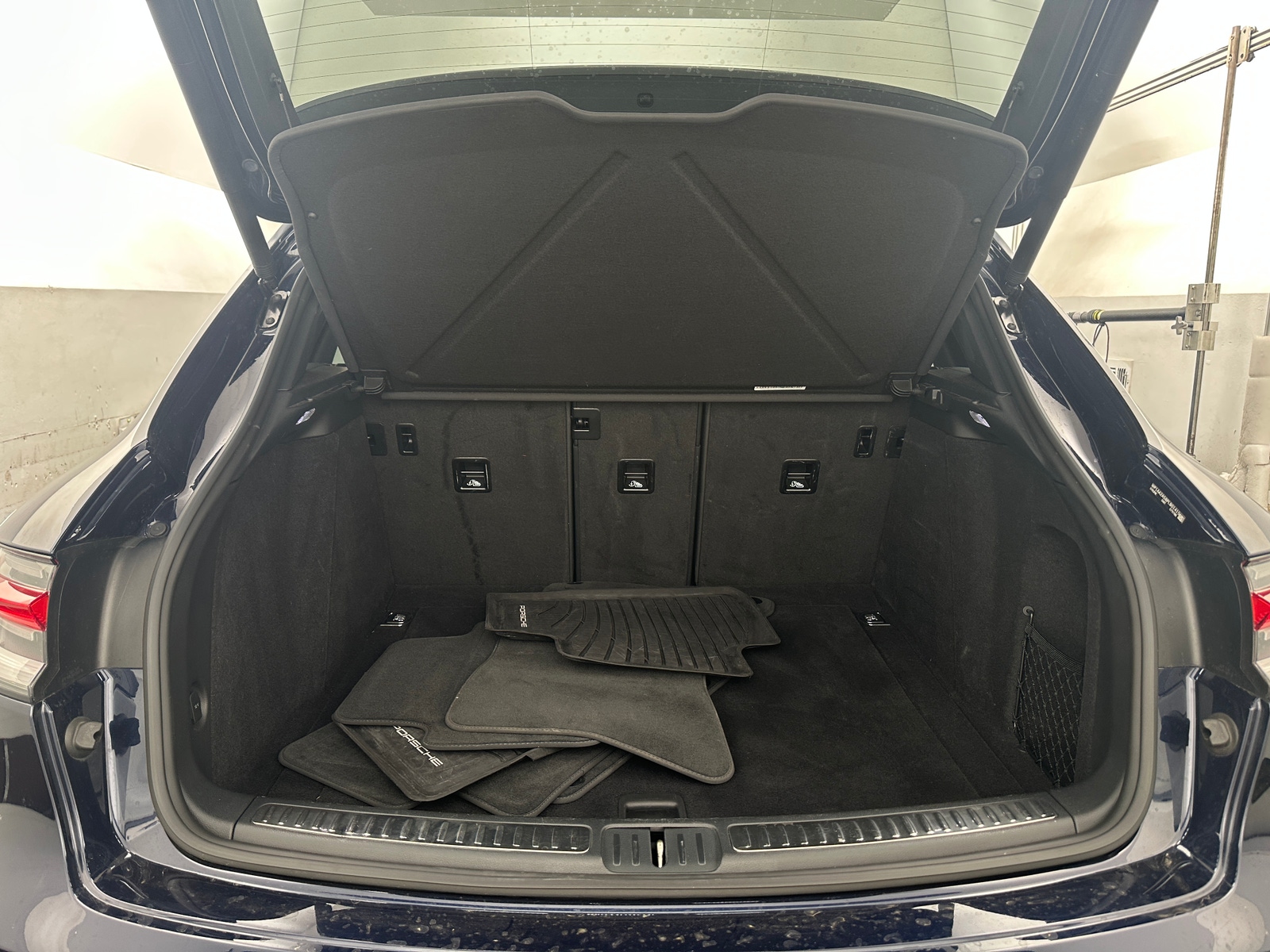 Thumbnail: 2023 Porsche Macan - 6