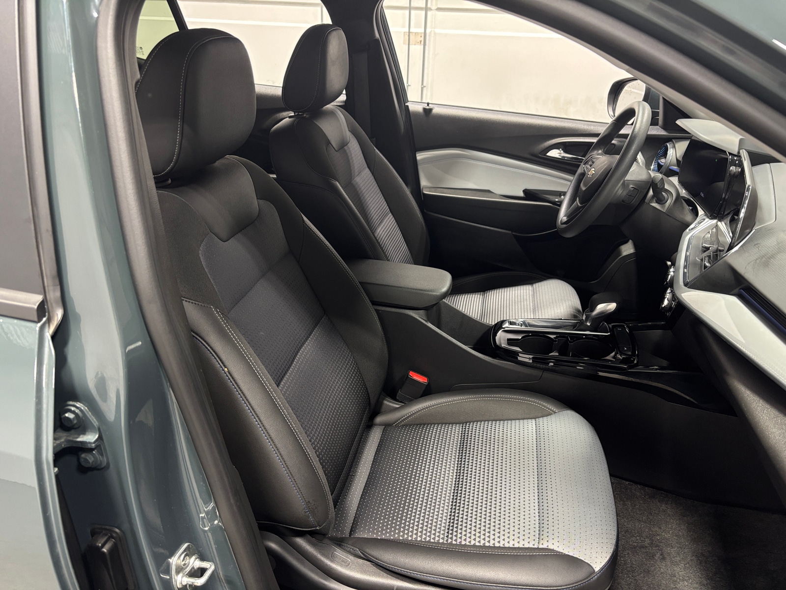 Thumbnail: 2025 Chevrolet Trax - 2