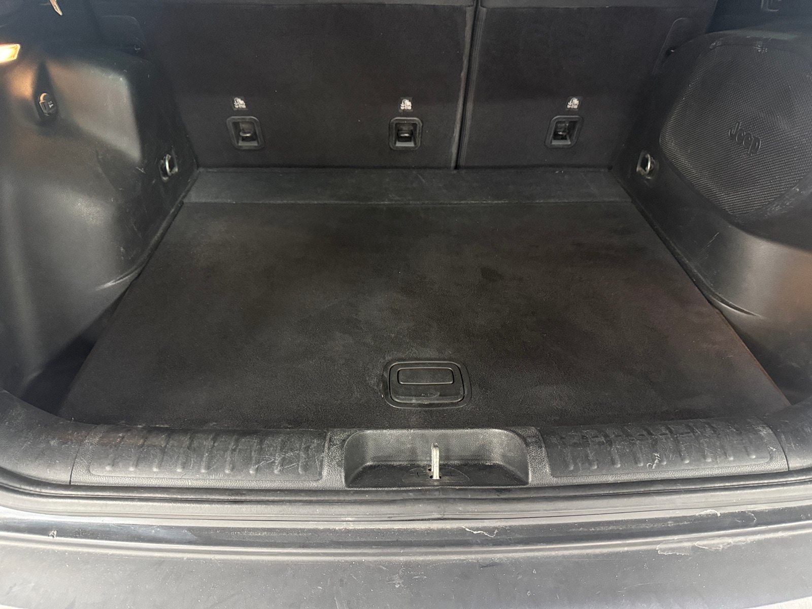 Thumbnail: 2019 Jeep Cherokee - 6