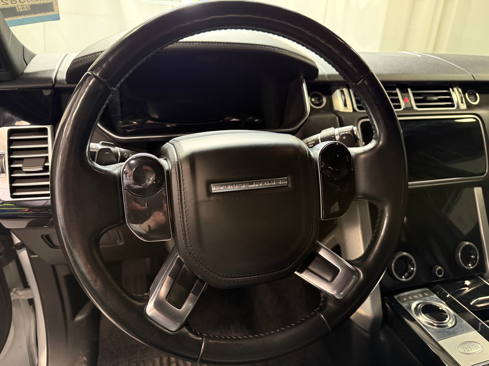 Thumbnail: 2018 Land Rover Range Rover - 4