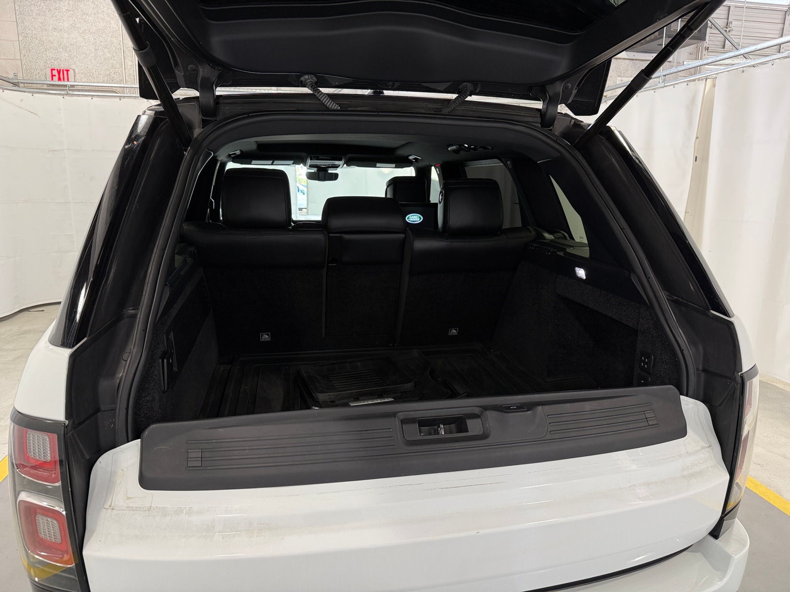 Thumbnail: 2018 Land Rover Range Rover - 6