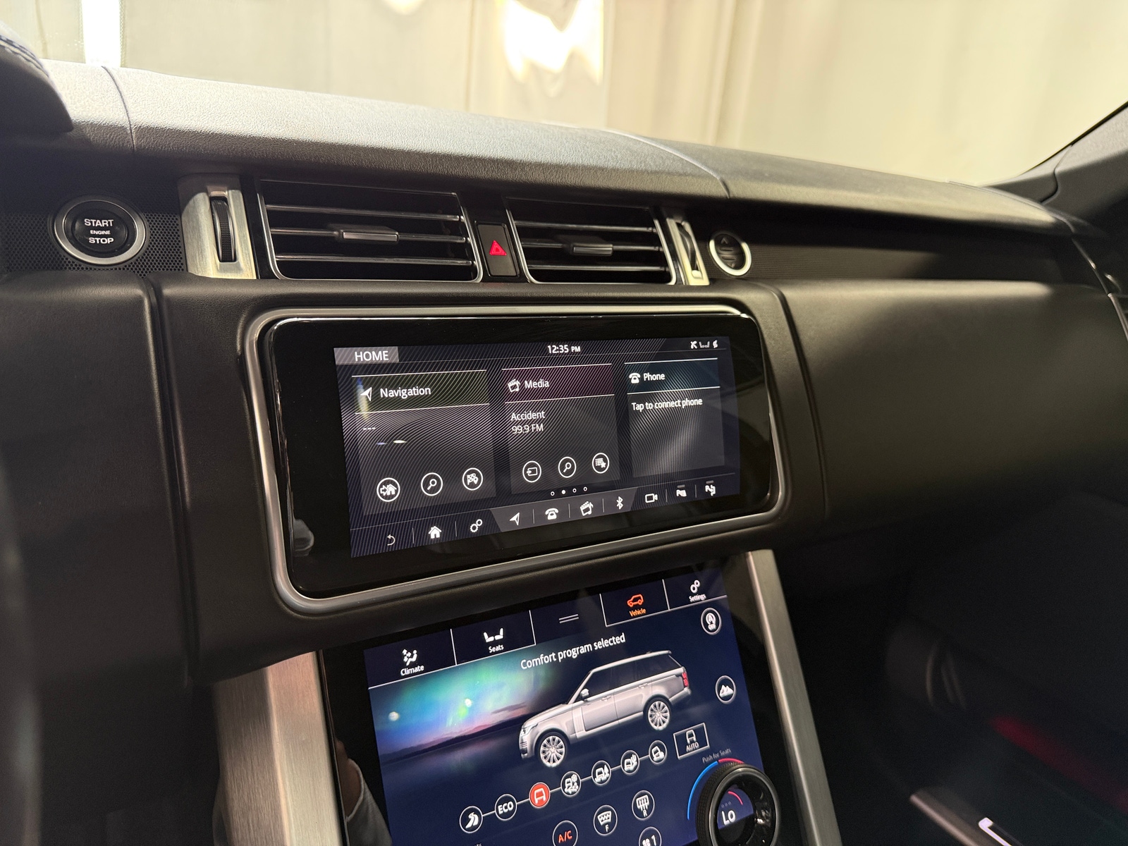 Thumbnail: 2018 Land Rover Range Rover - 3