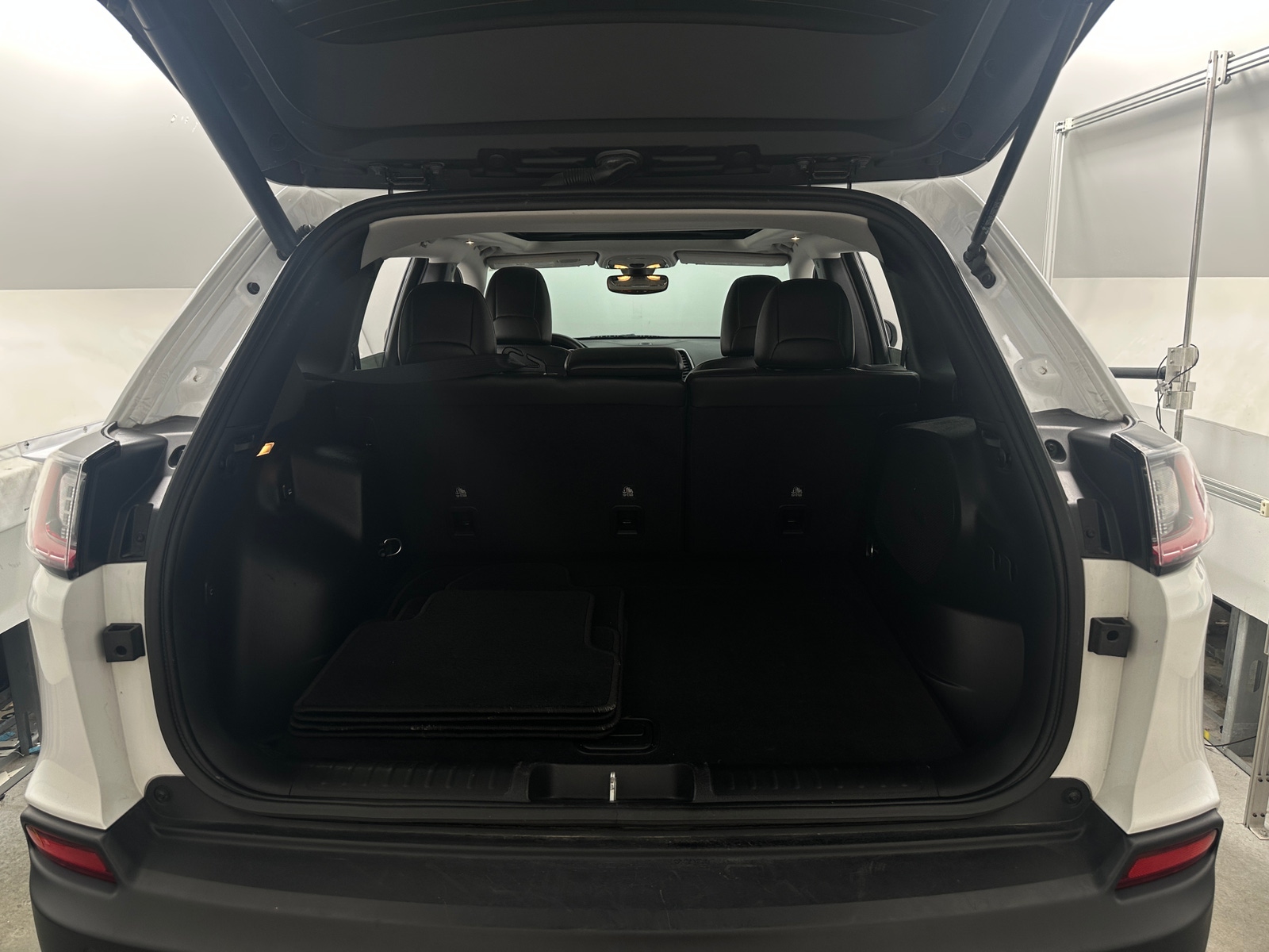 Thumbnail: 2019 Jeep Cherokee - 6