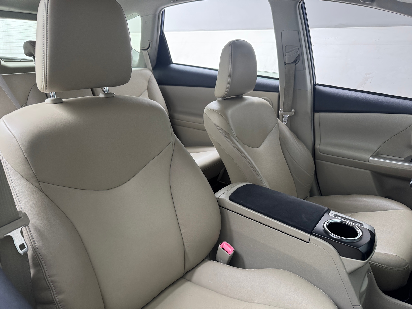 Thumbnail: 2013 Toyota Prius v - 2