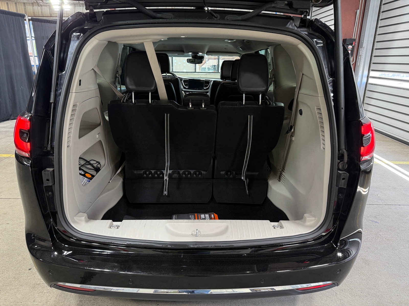 Thumbnail: 2024 Chrysler Pacifica - 6