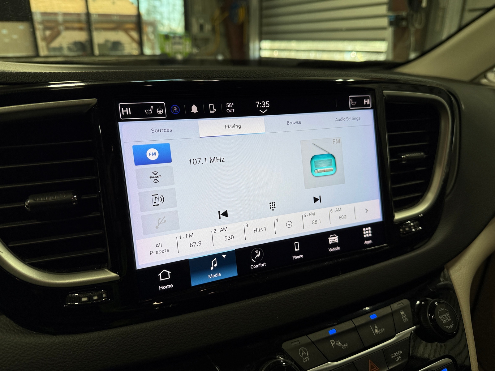 Thumbnail: 2024 Chrysler Pacifica - 3