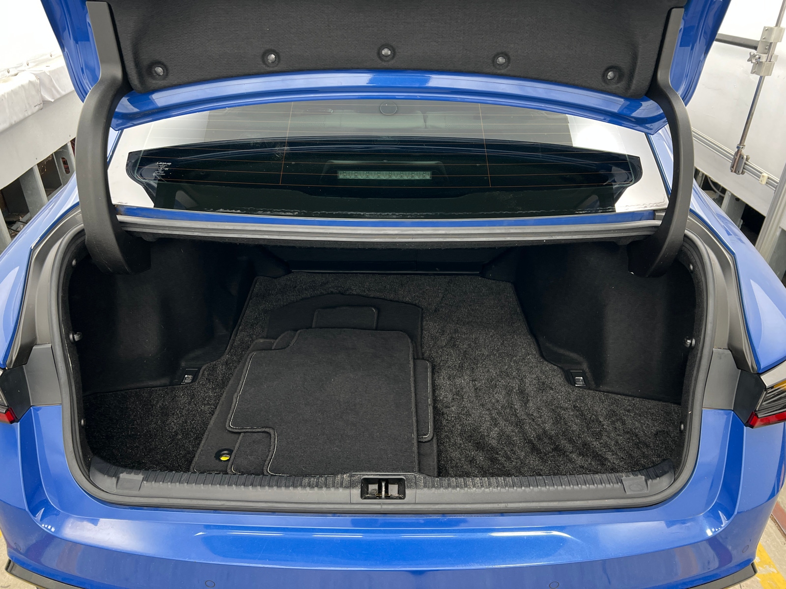 Thumbnail: 2022 Lexus IS - 6