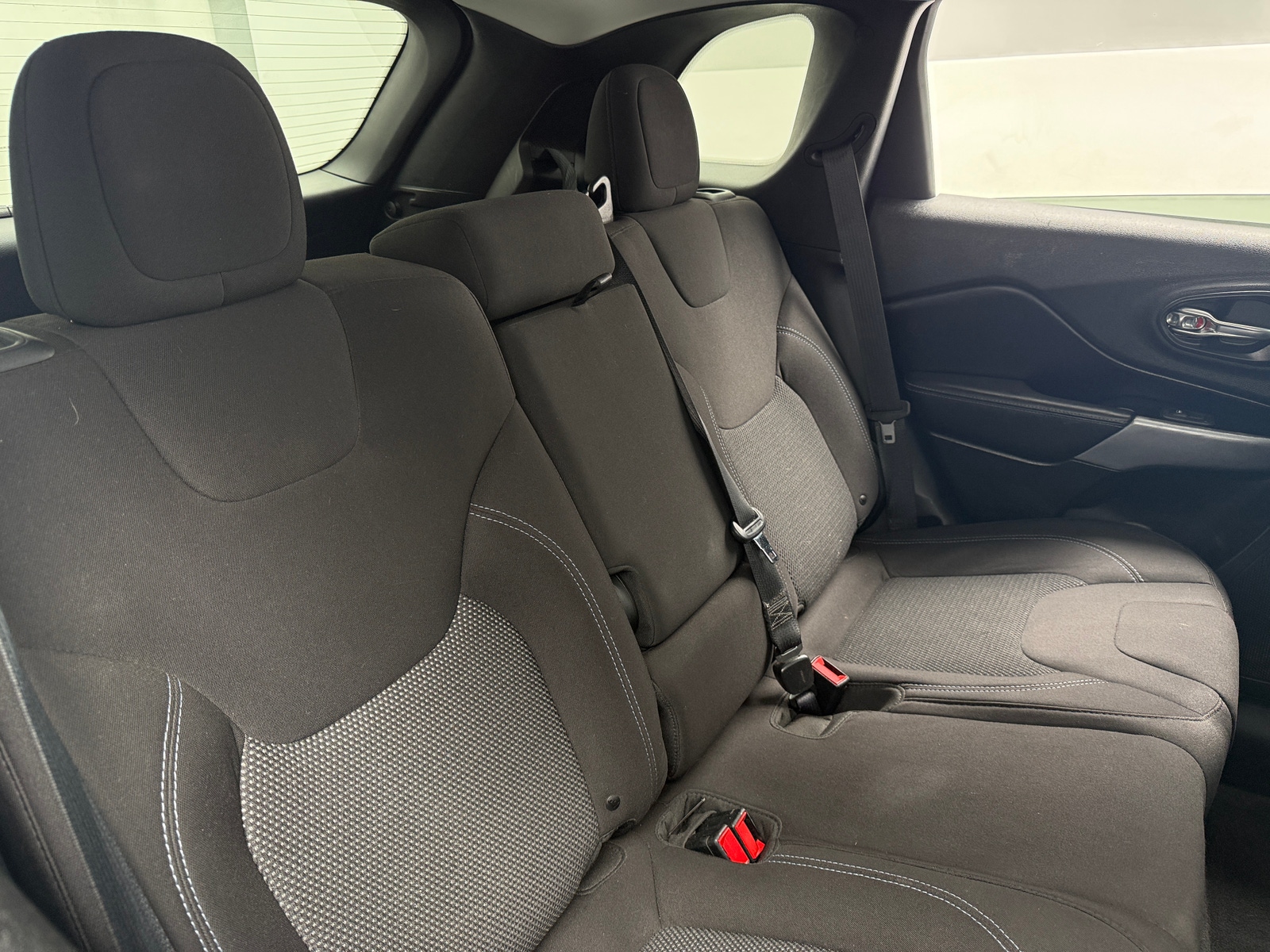 Thumbnail: 2019 Jeep Cherokee - 6