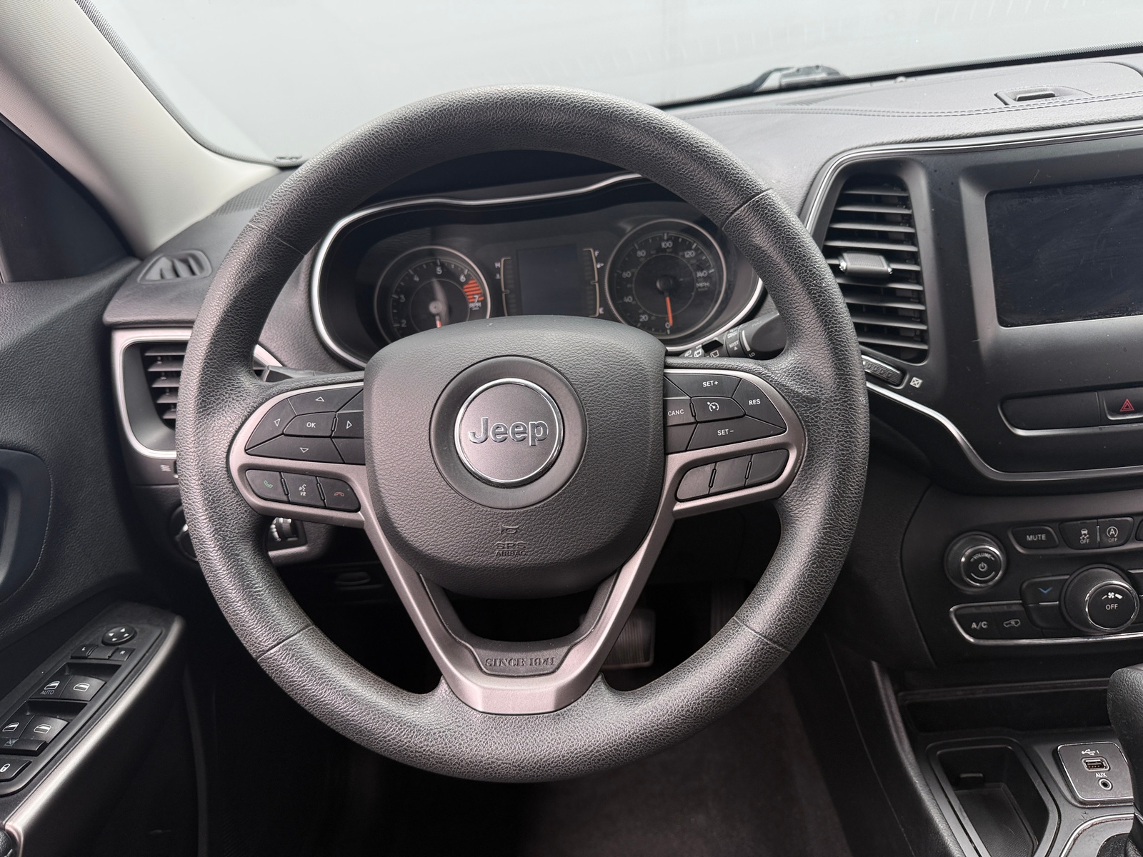 Thumbnail: 2019 Jeep Cherokee - 5