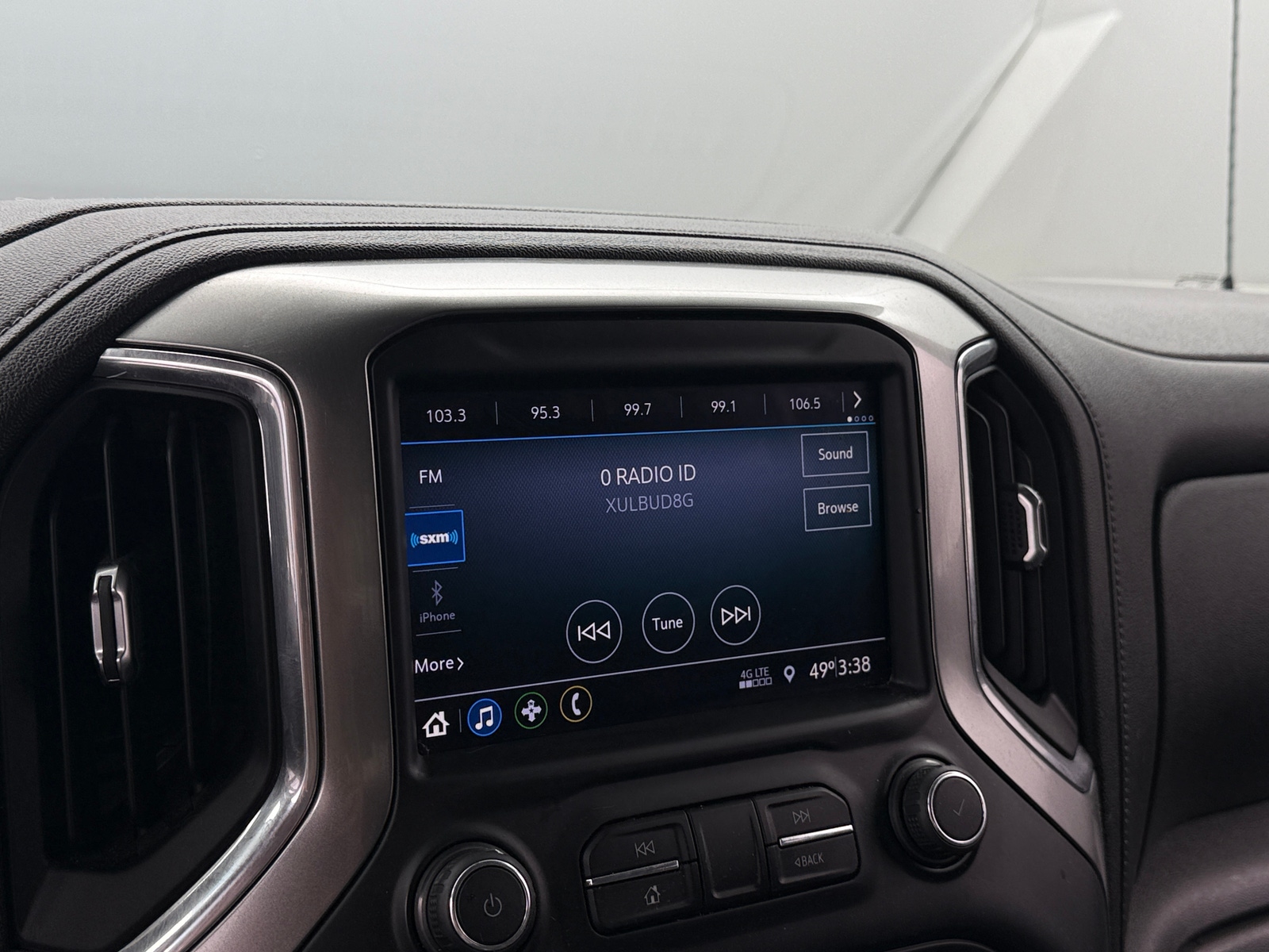 Thumbnail: 2021 Chevrolet Silverado 1500 - 4