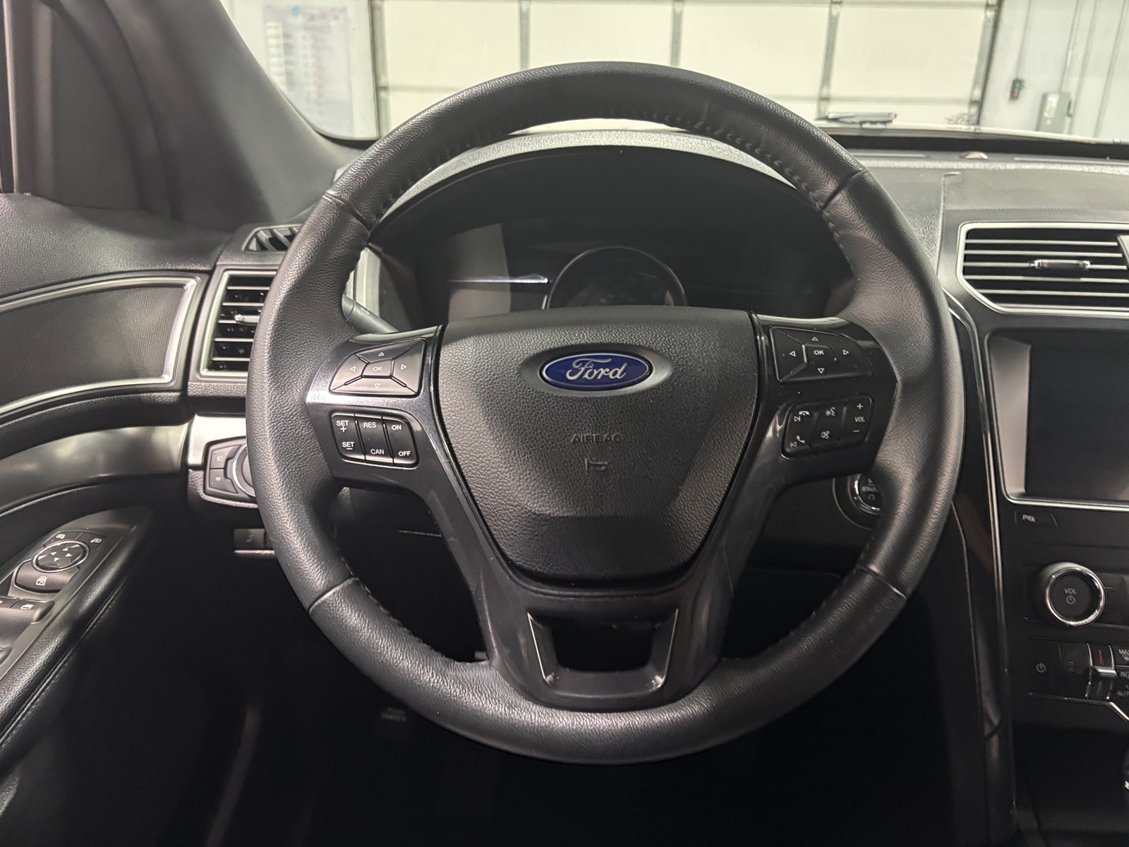 Thumbnail: 2019 Ford Explorer - 5