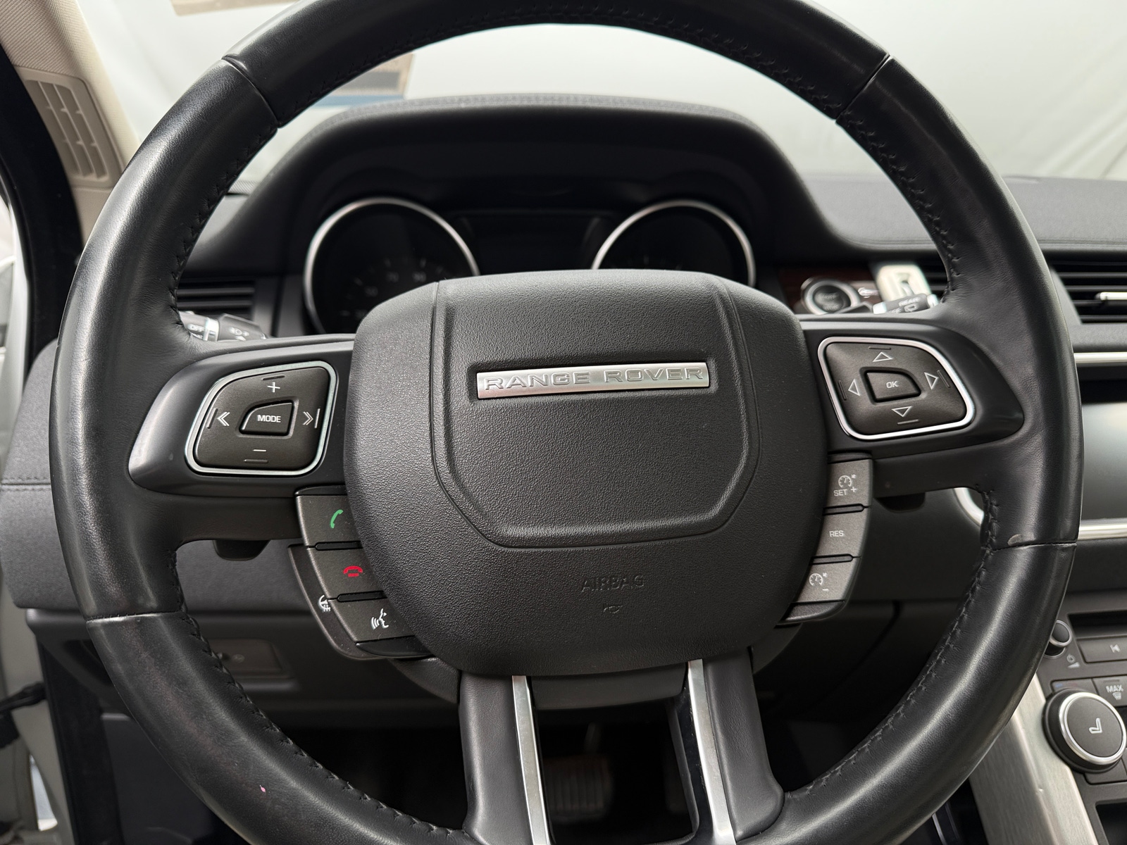 Thumbnail: 2017 Land Rover Range Rover Evoque - 4