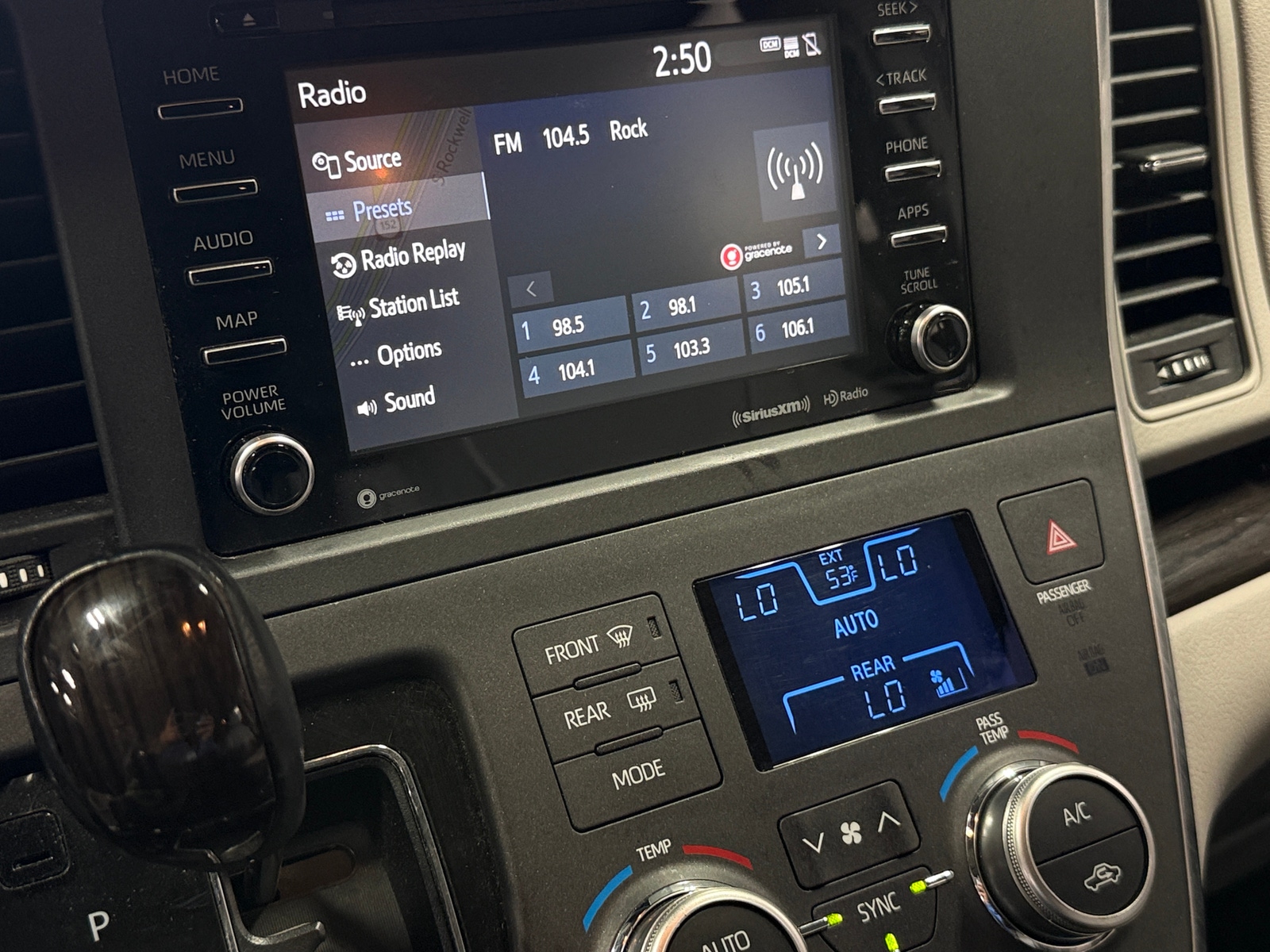 Thumbnail: 2018 Toyota Sienna - 3