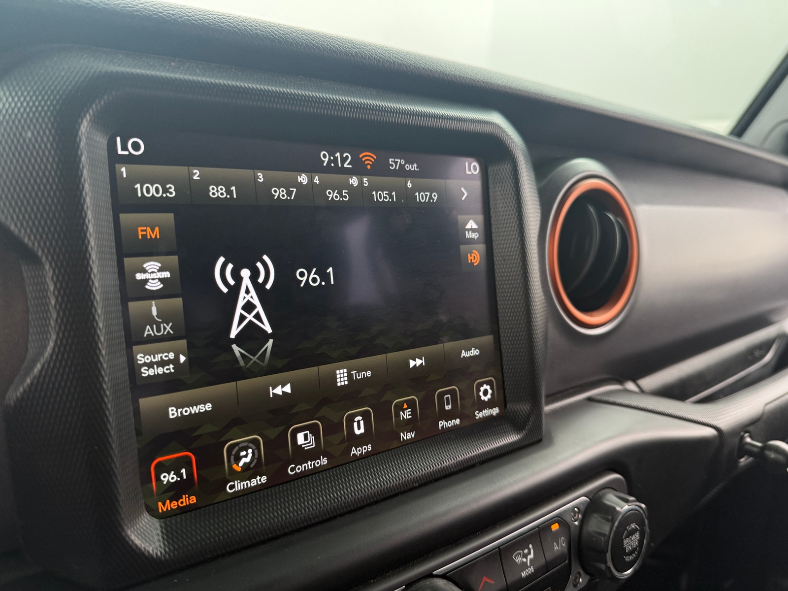 Thumbnail: 2021 Jeep Gladiator - 4