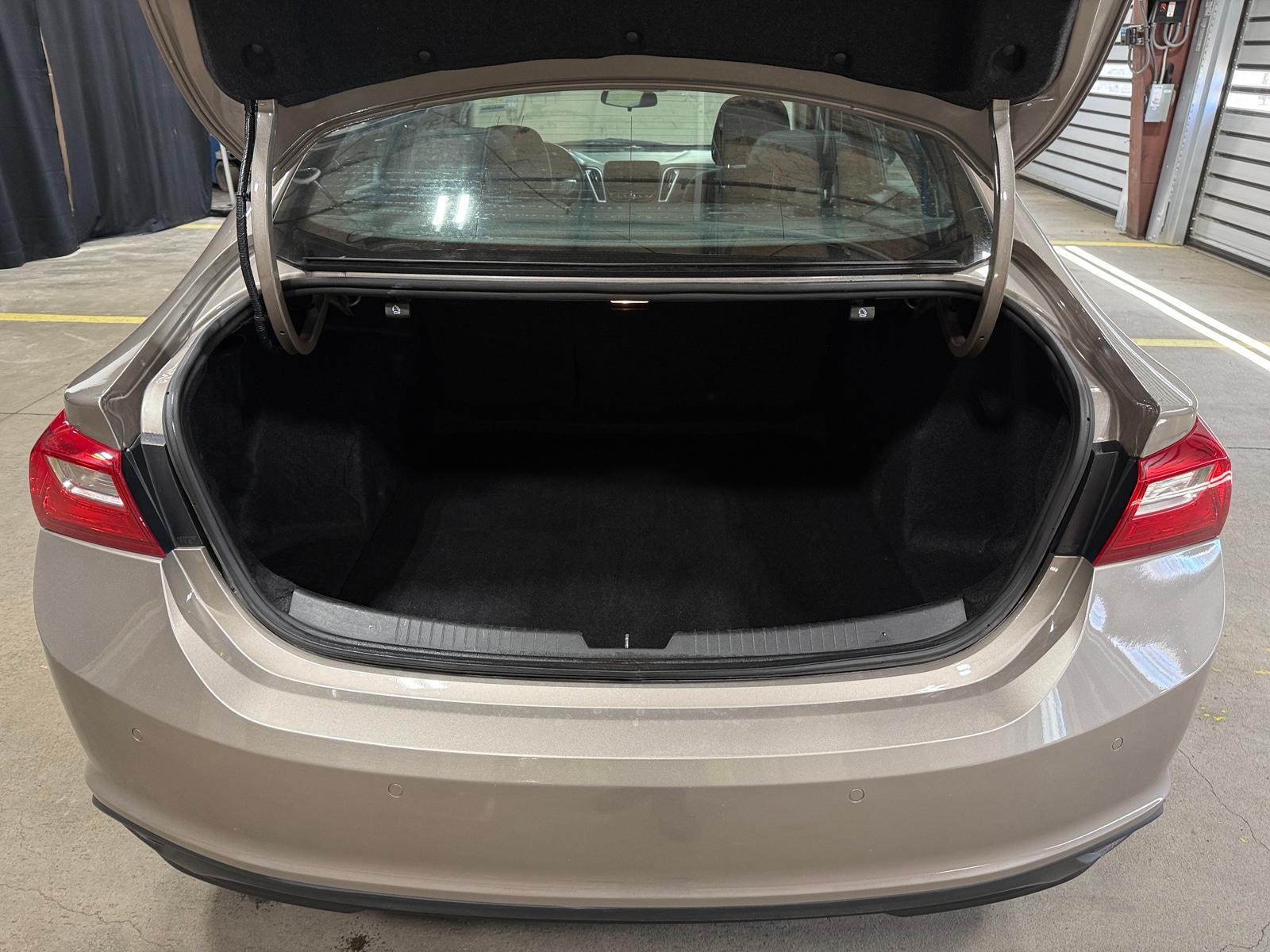 Thumbnail: 2023 Chevrolet Malibu - 7