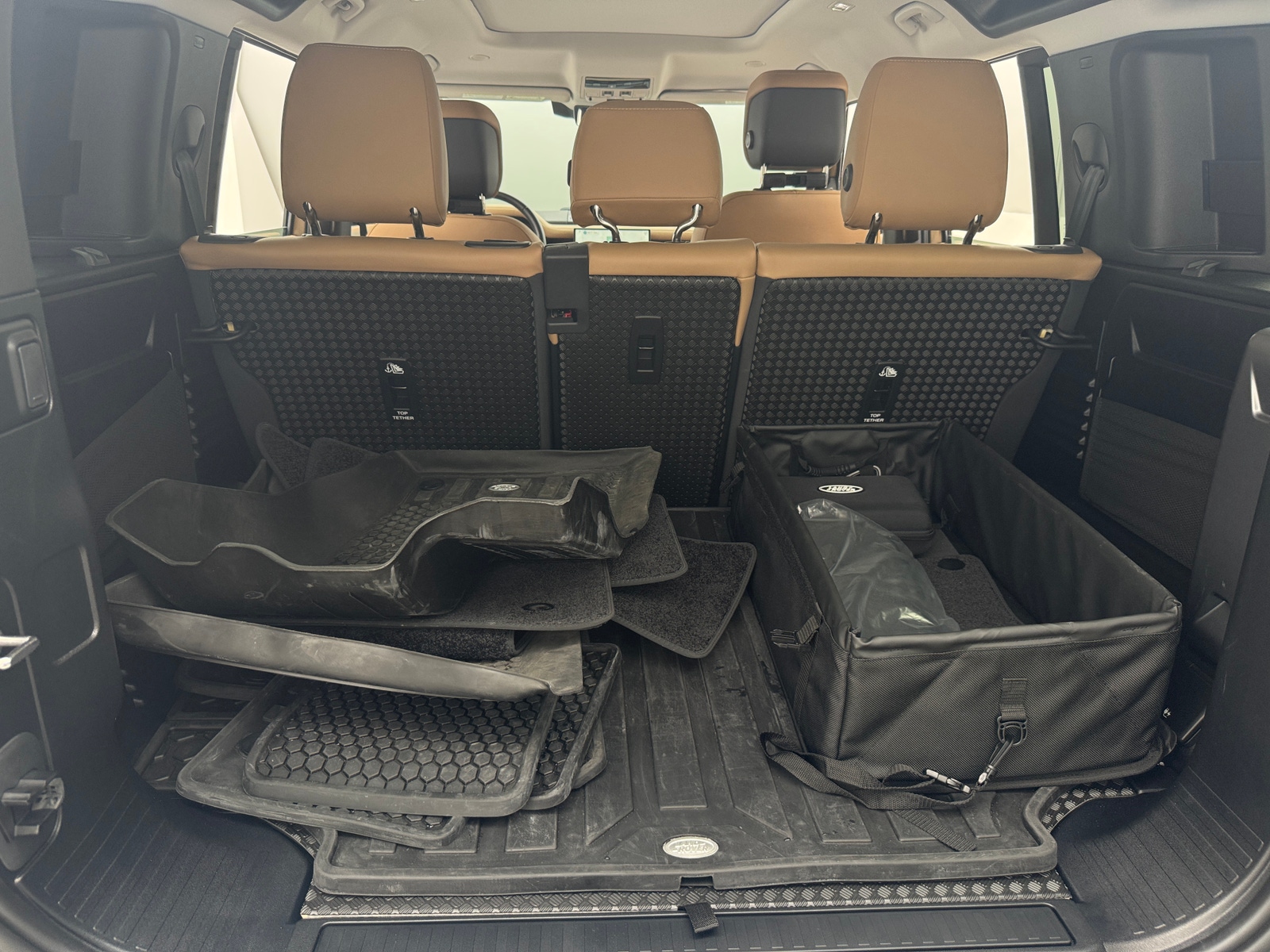 Thumbnail: 2025 Land Rover Defender - 6