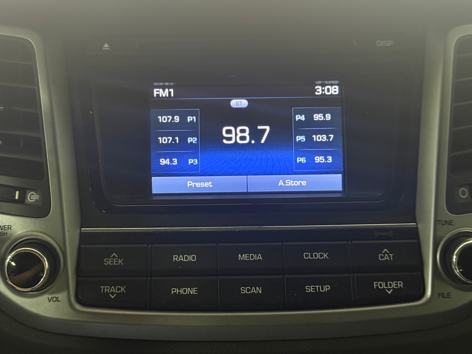 Thumbnail: 2016 Hyundai Tucson - 4