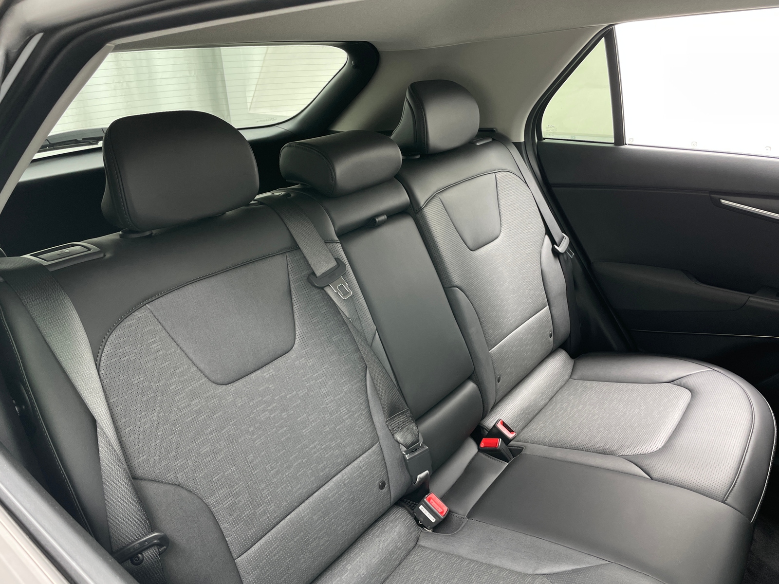 Thumbnail: 2023 Kia Niro - 5