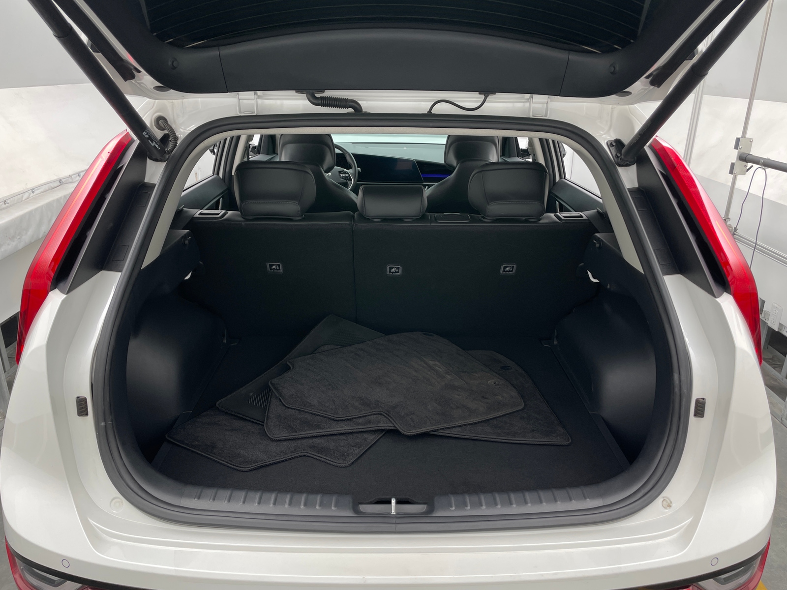 Thumbnail: 2023 Kia Niro - 6