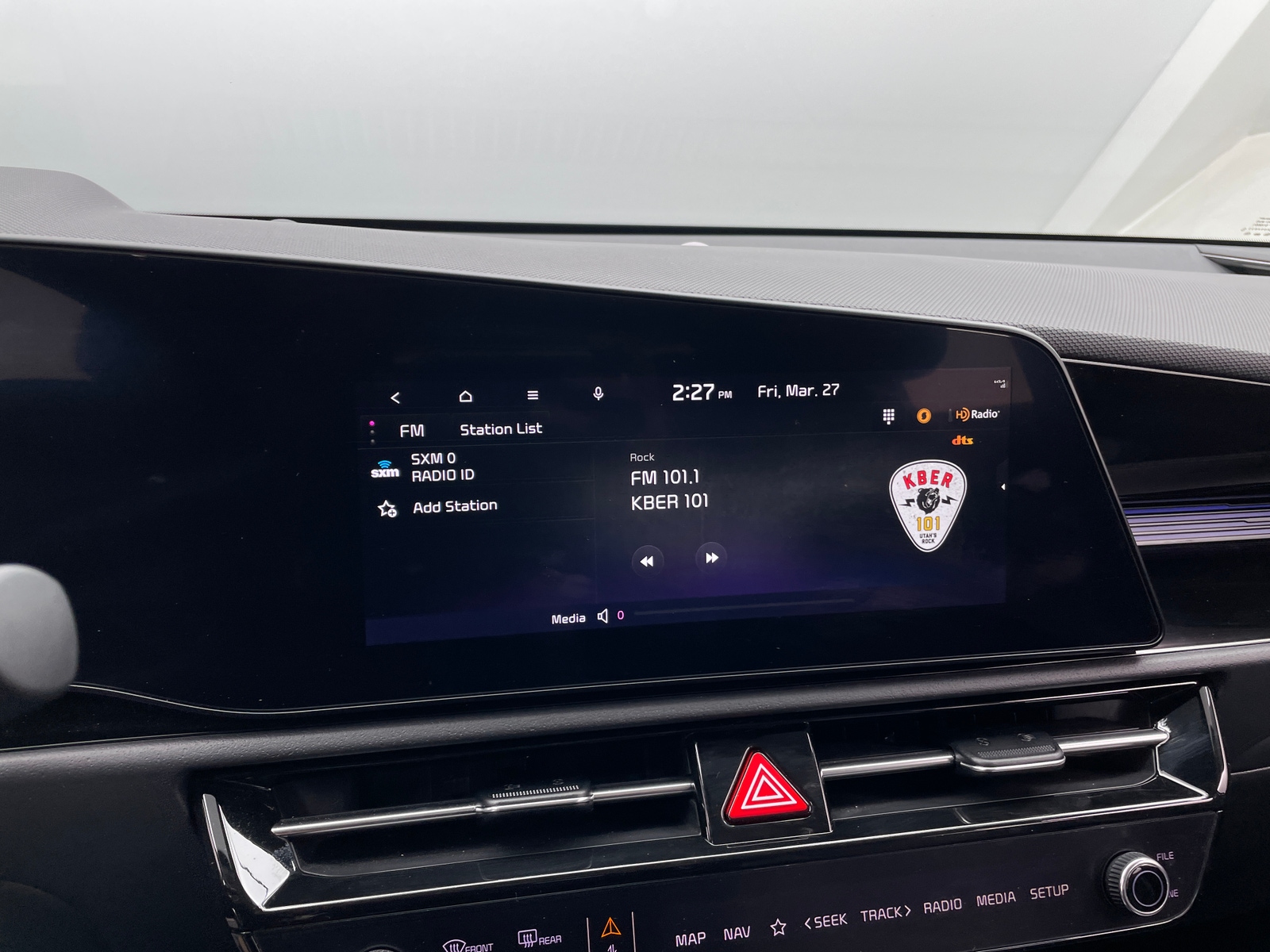 Thumbnail: 2023 Kia Niro - 3