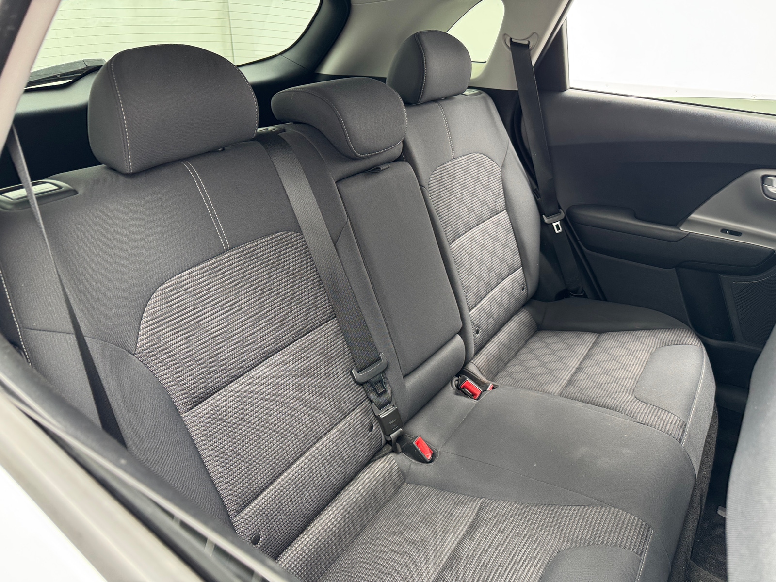 Thumbnail: 2017 Kia Niro - 6