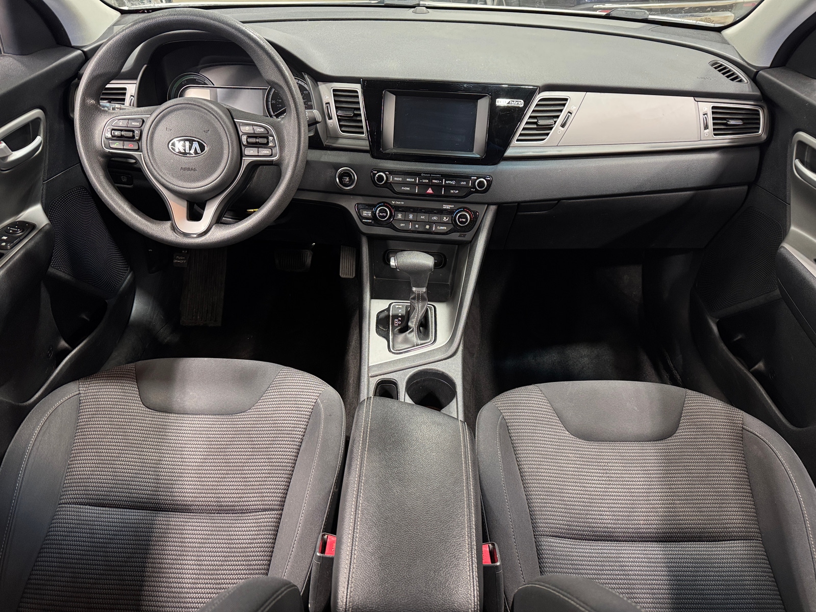 Thumbnail: 2017 Kia Niro - 3