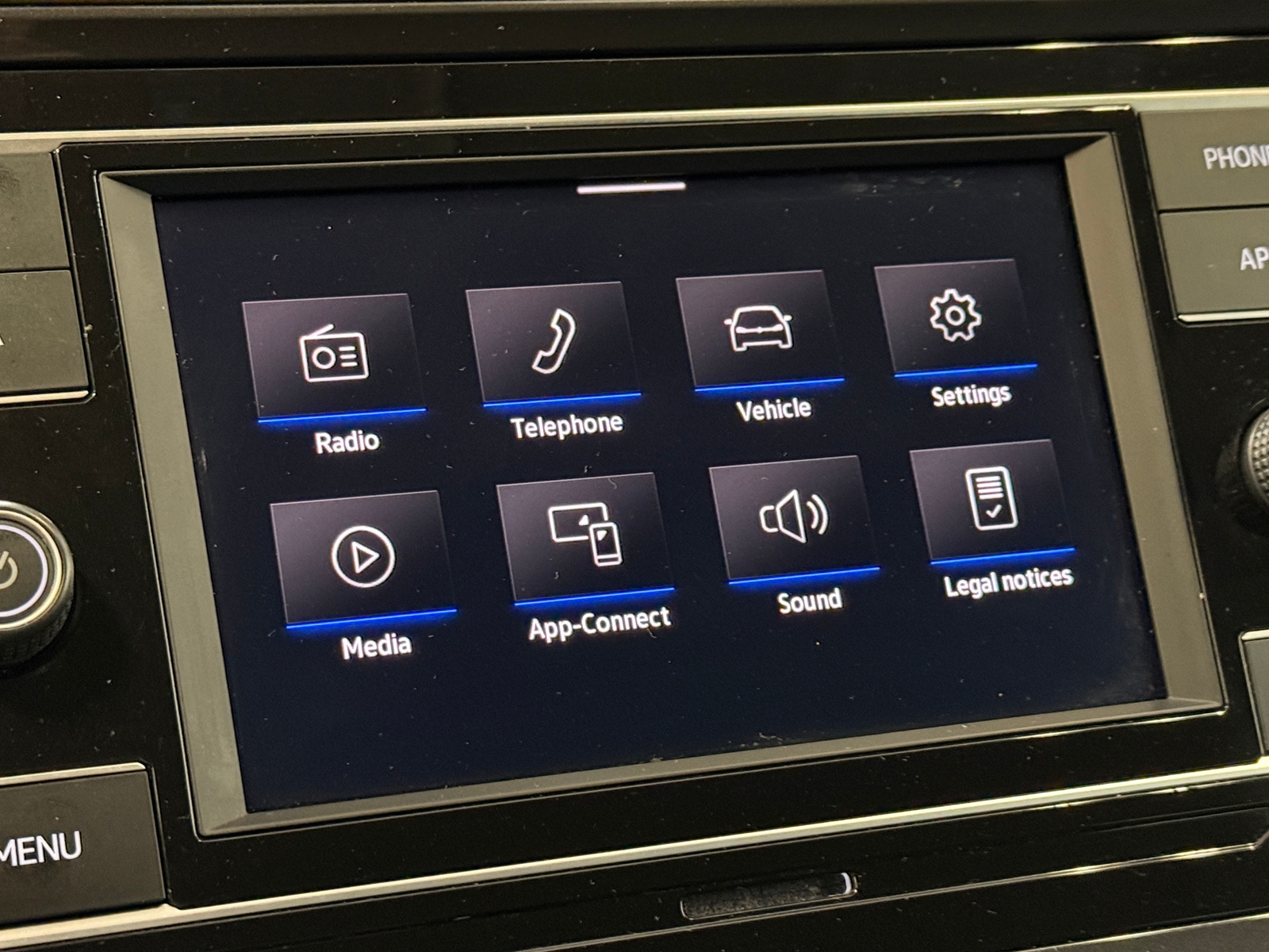 Thumbnail: 2023 Volkswagen Tiguan - 4