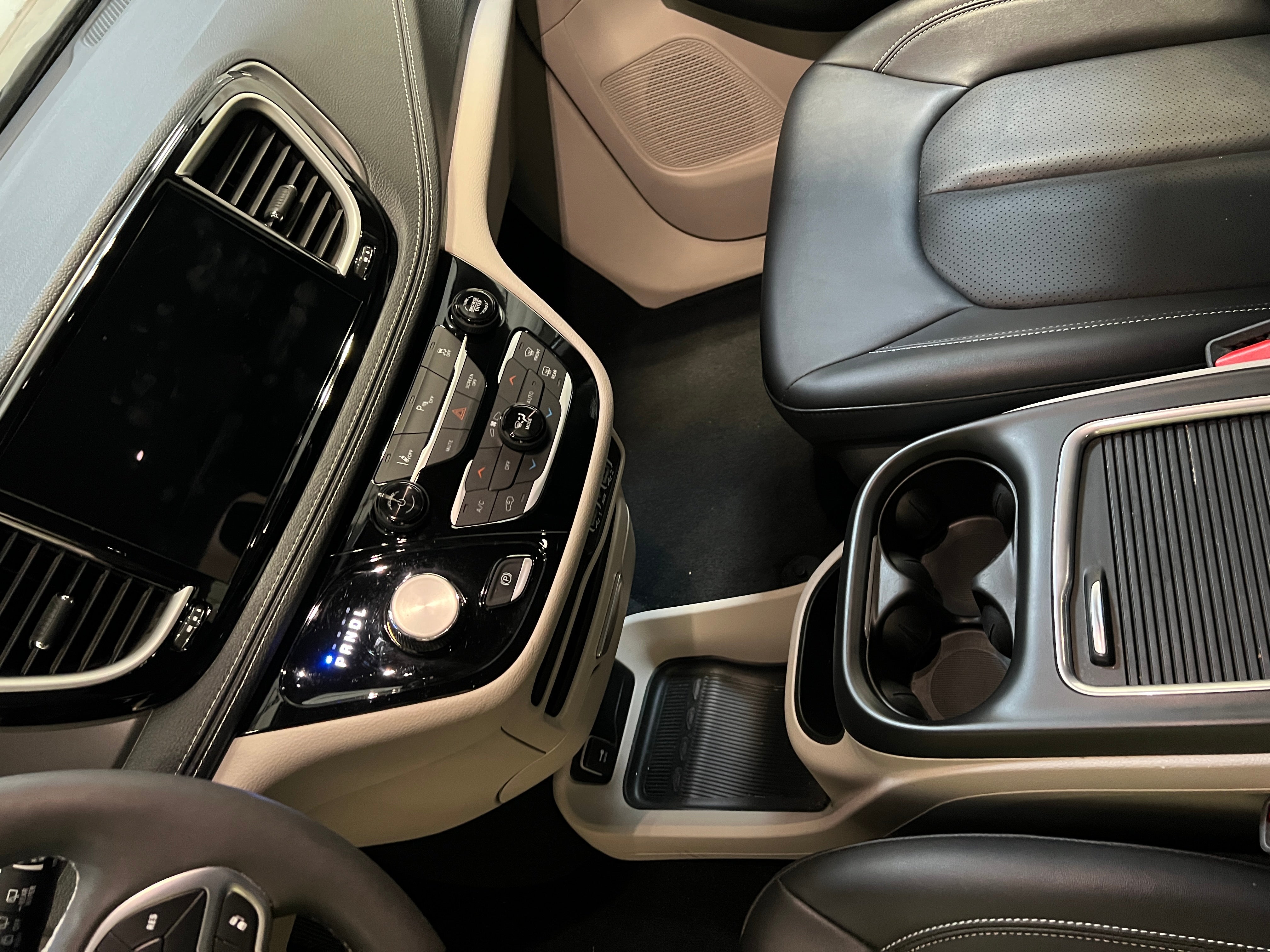 2024 Chrysler Pacifica PHEV Select - Photo 7