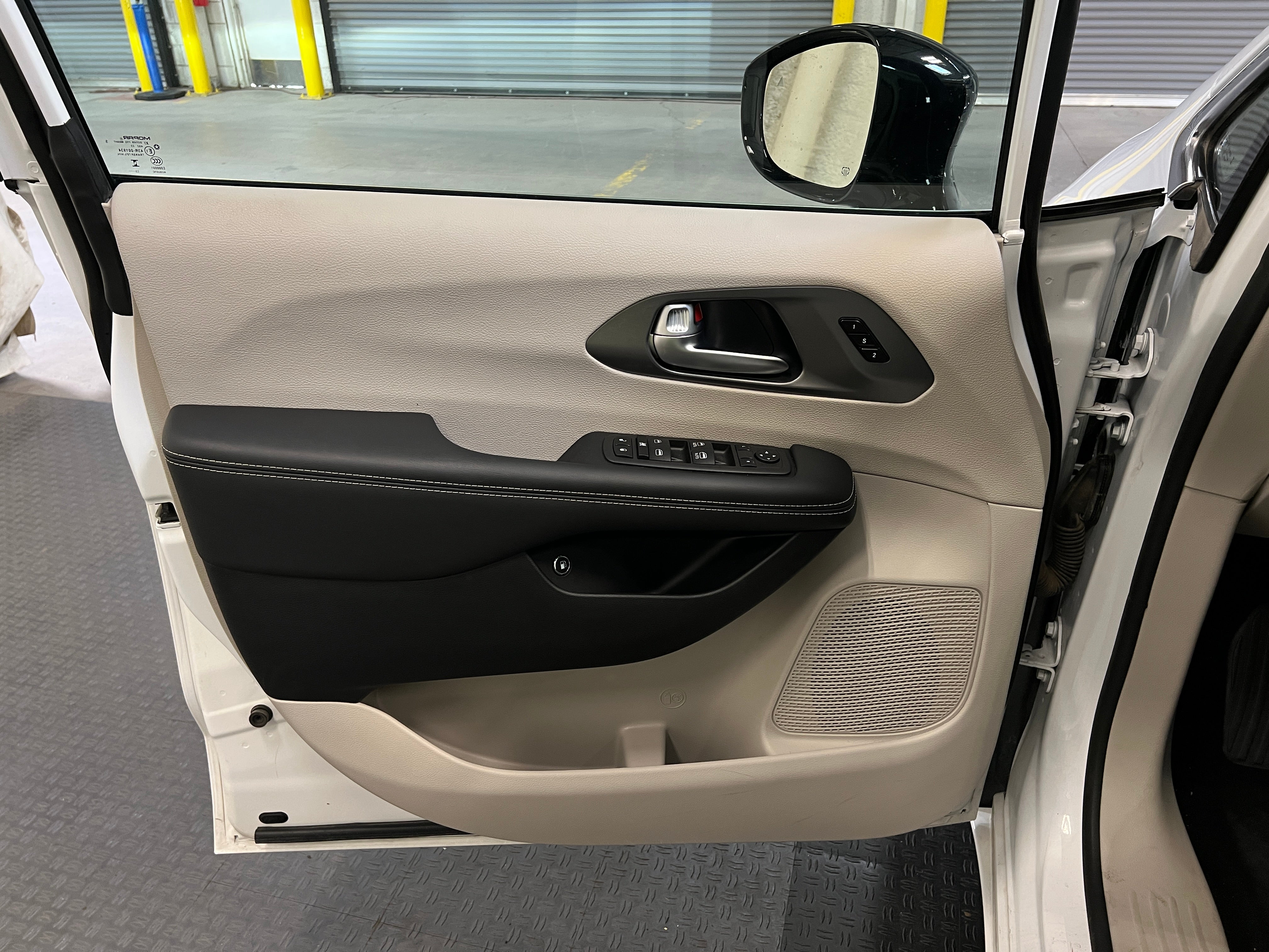 2024 Chrysler Pacifica PHEV Select - Photo 12