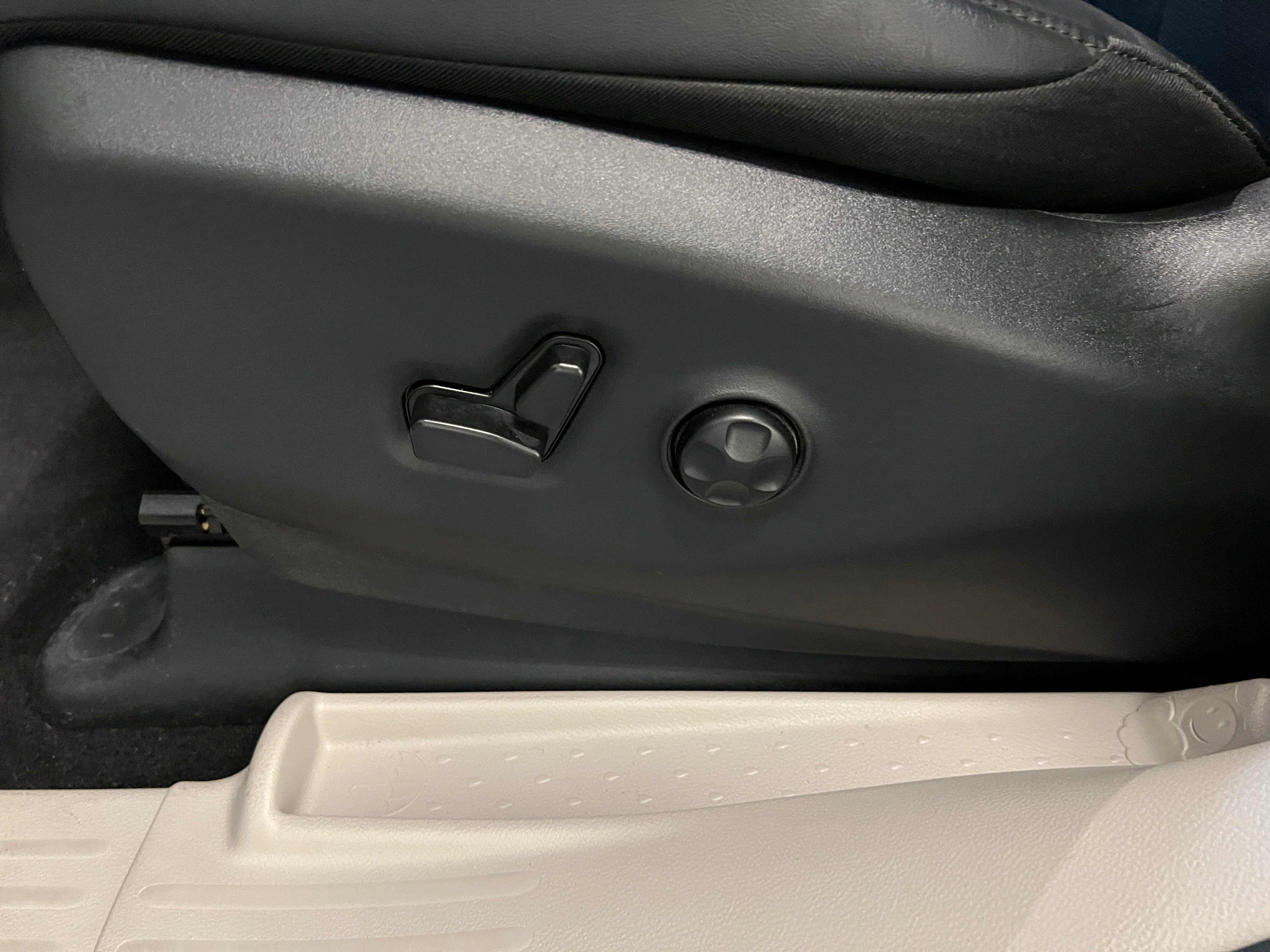 2024 Chrysler Pacifica PHEV Select - Photo 9