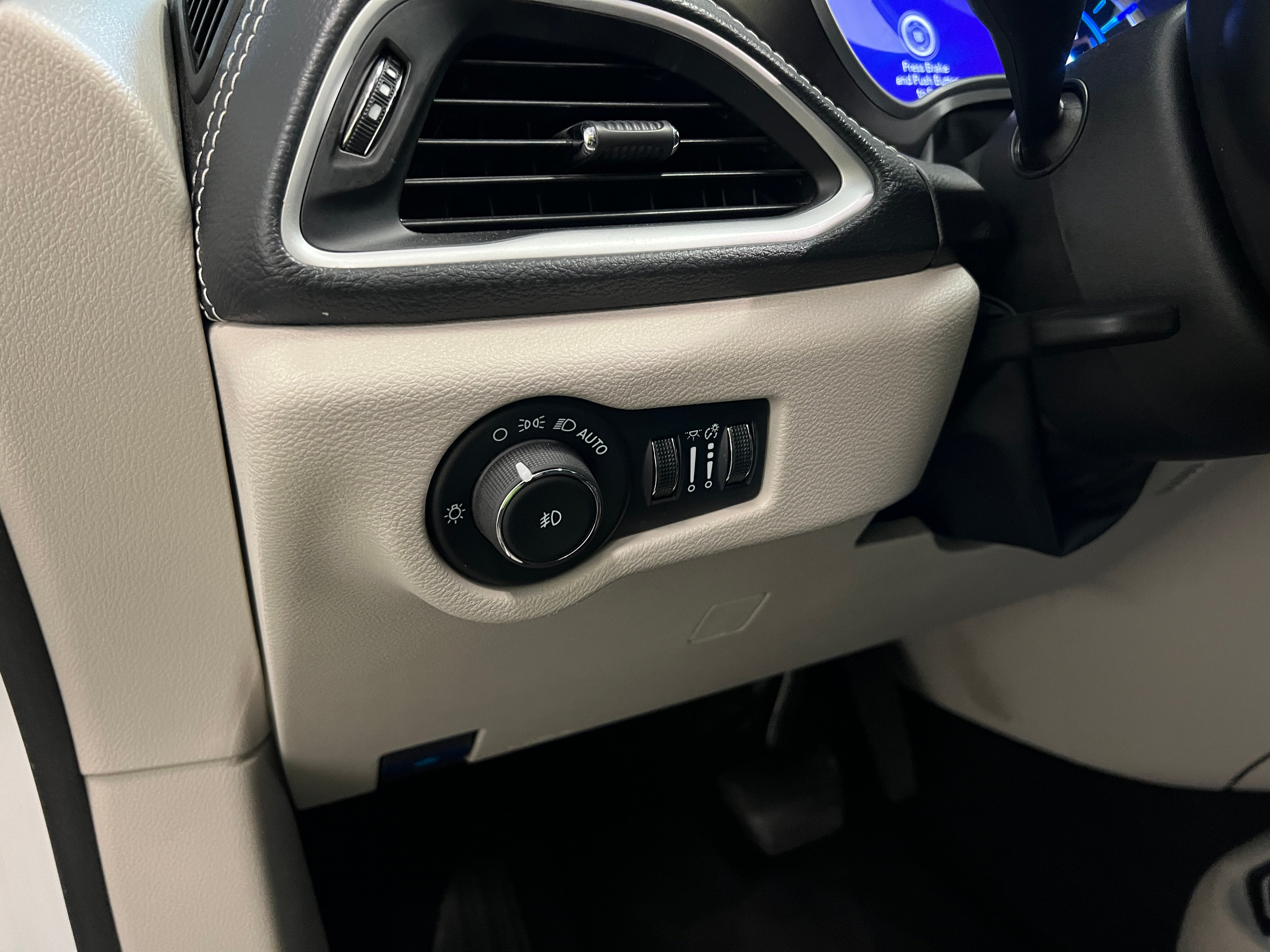2024 Chrysler Pacifica PHEV Select - Photo 10