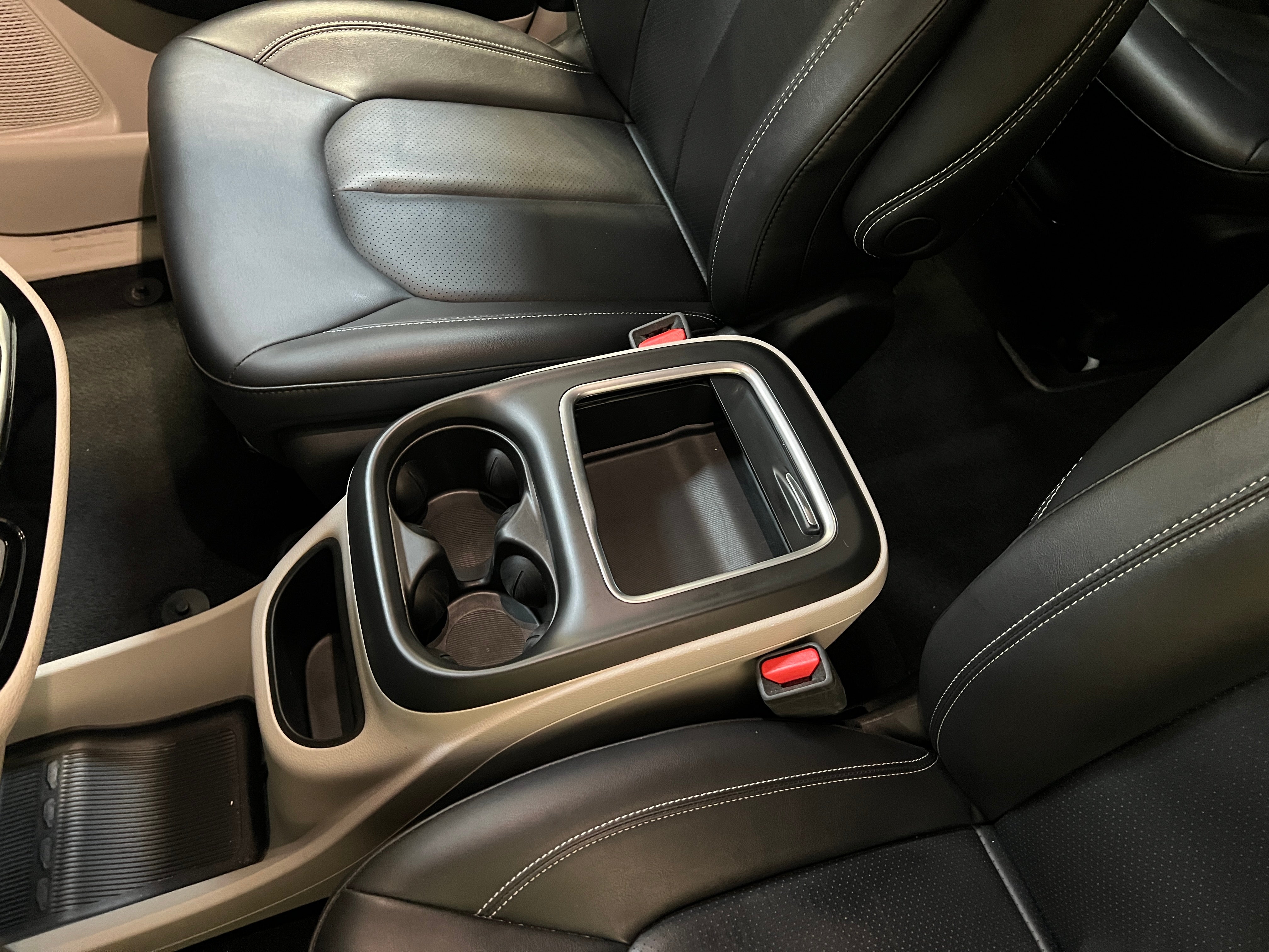 2024 Chrysler Pacifica PHEV Select - Photo 19
