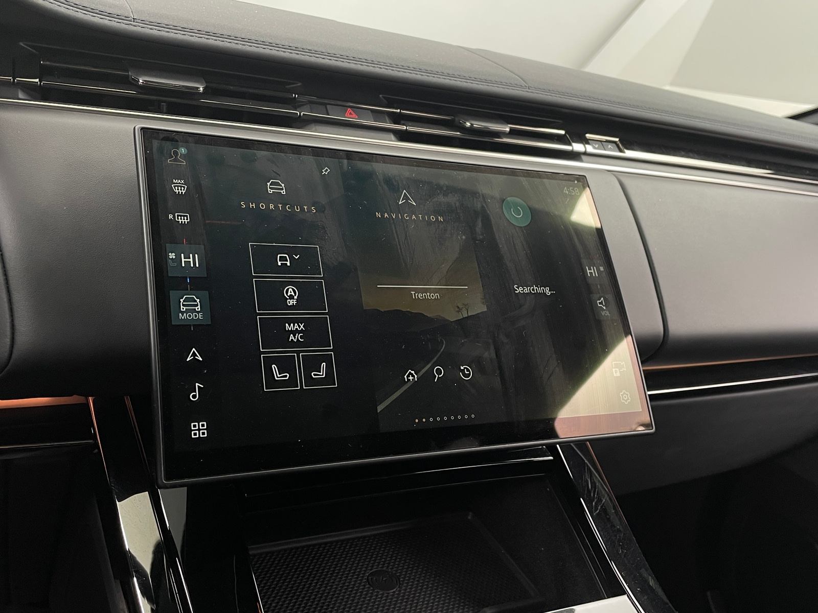 Thumbnail: 2025 Land Rover Range Rover Sport - 3