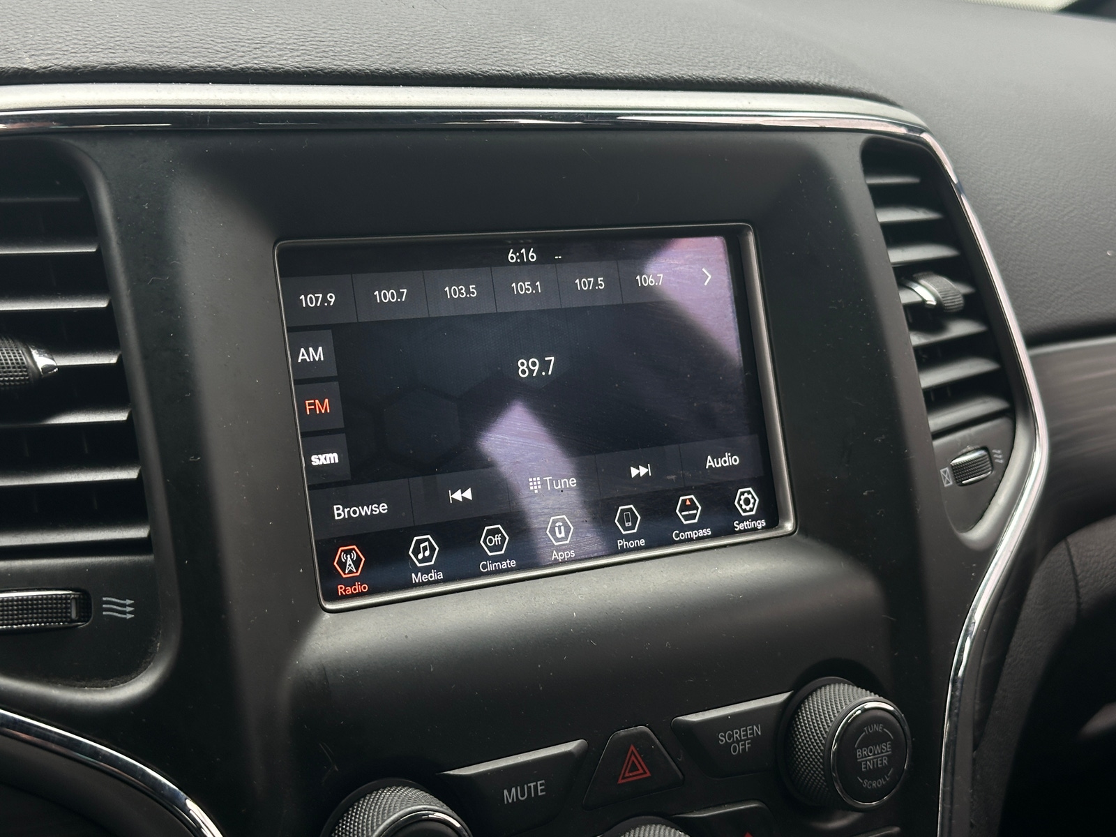 Thumbnail: 2020 Jeep Grand Cherokee - 4