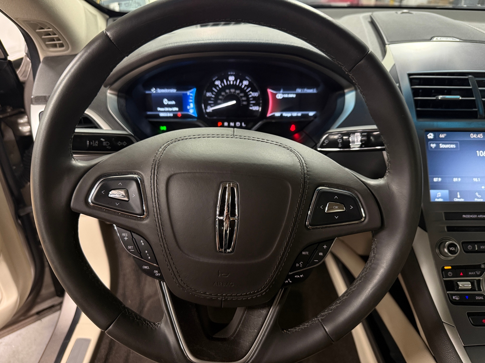 Thumbnail: 2020 Lincoln MKZ - 4