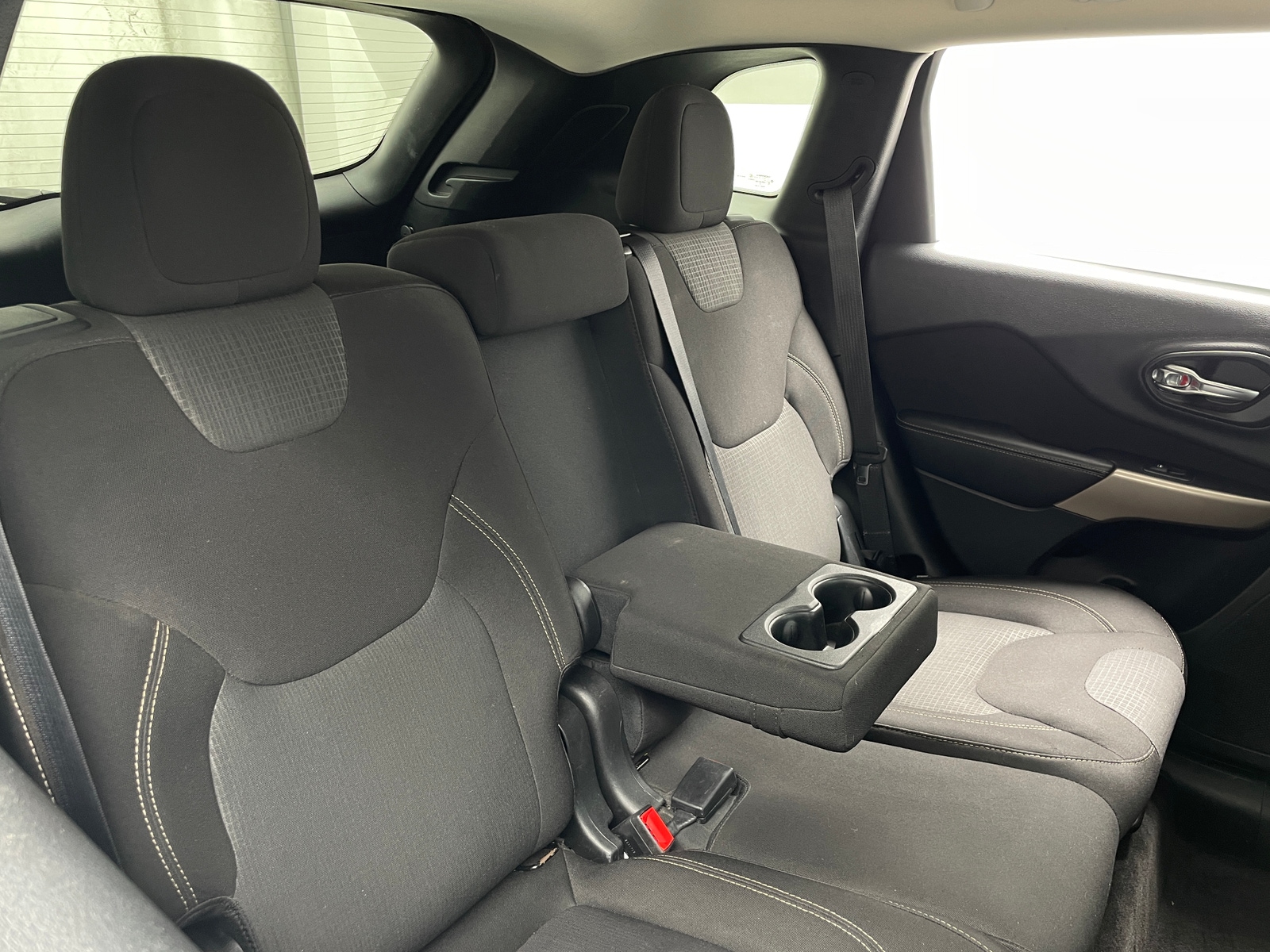 Thumbnail: 2017 Jeep Cherokee - 6