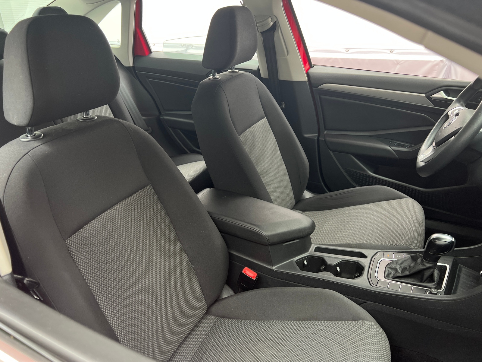 Thumbnail: 2019 Volkswagen Jetta - 2